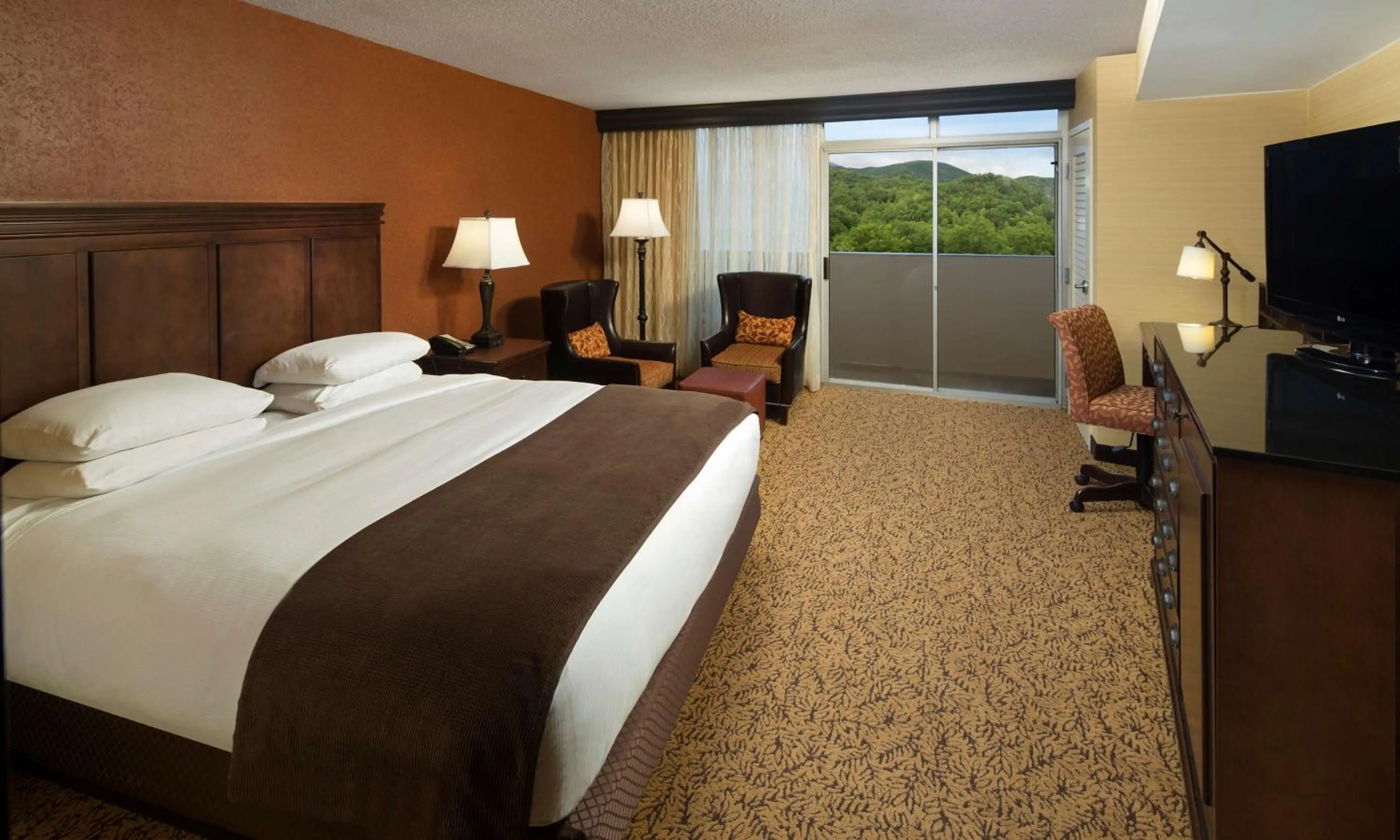 Bed in The Park Vista - A DoubleTree by Hilton Hotel - Gatlinburg