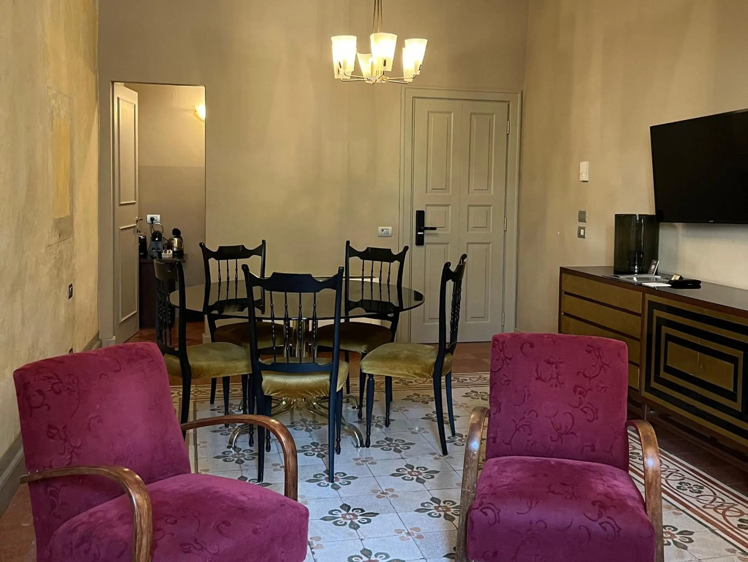 TV and multimedia in Numa Florence Palazzo San Niccolò