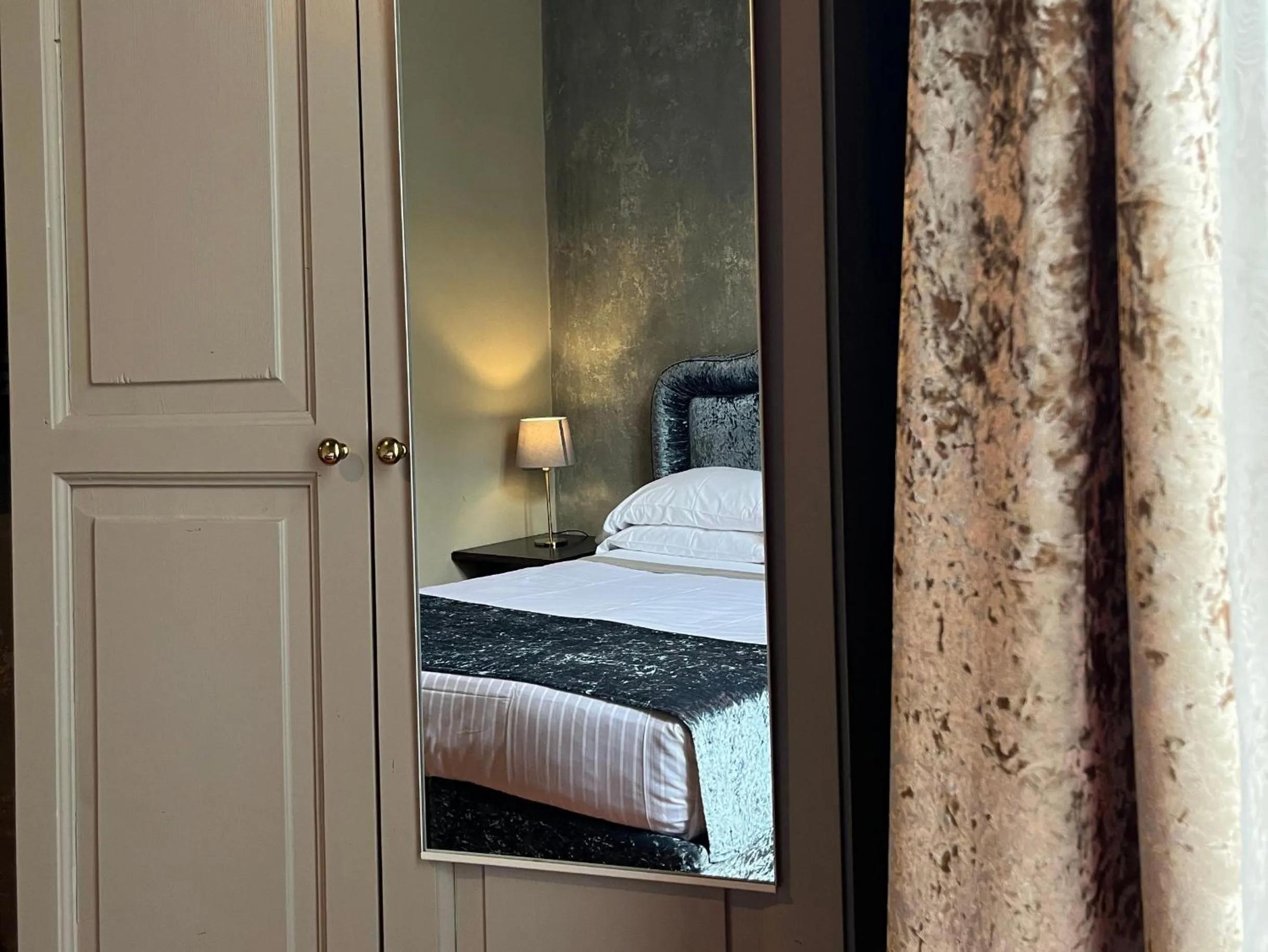 Bed in Numa Florence Palazzo San Niccolò