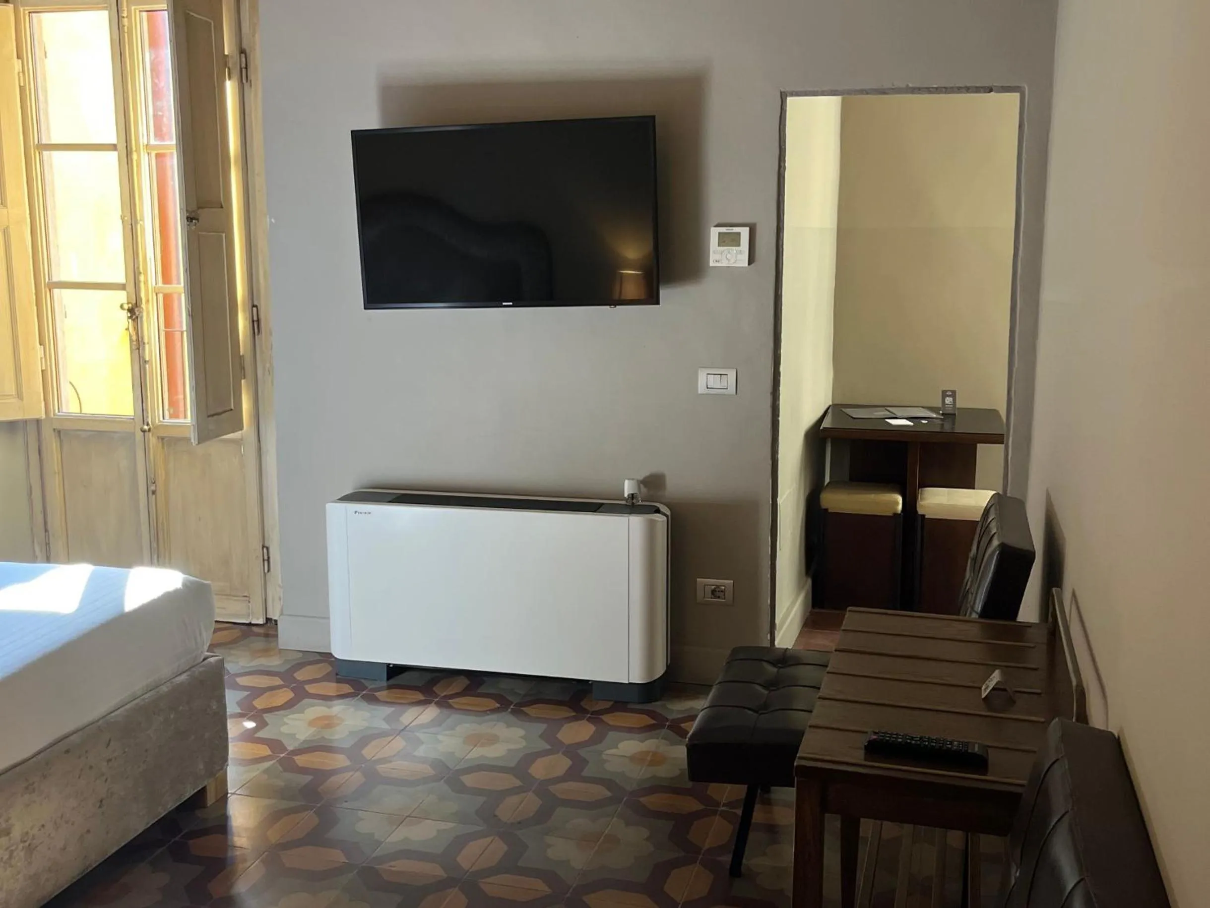 TV and multimedia, Bed in Numa Florence Palazzo San Niccolò