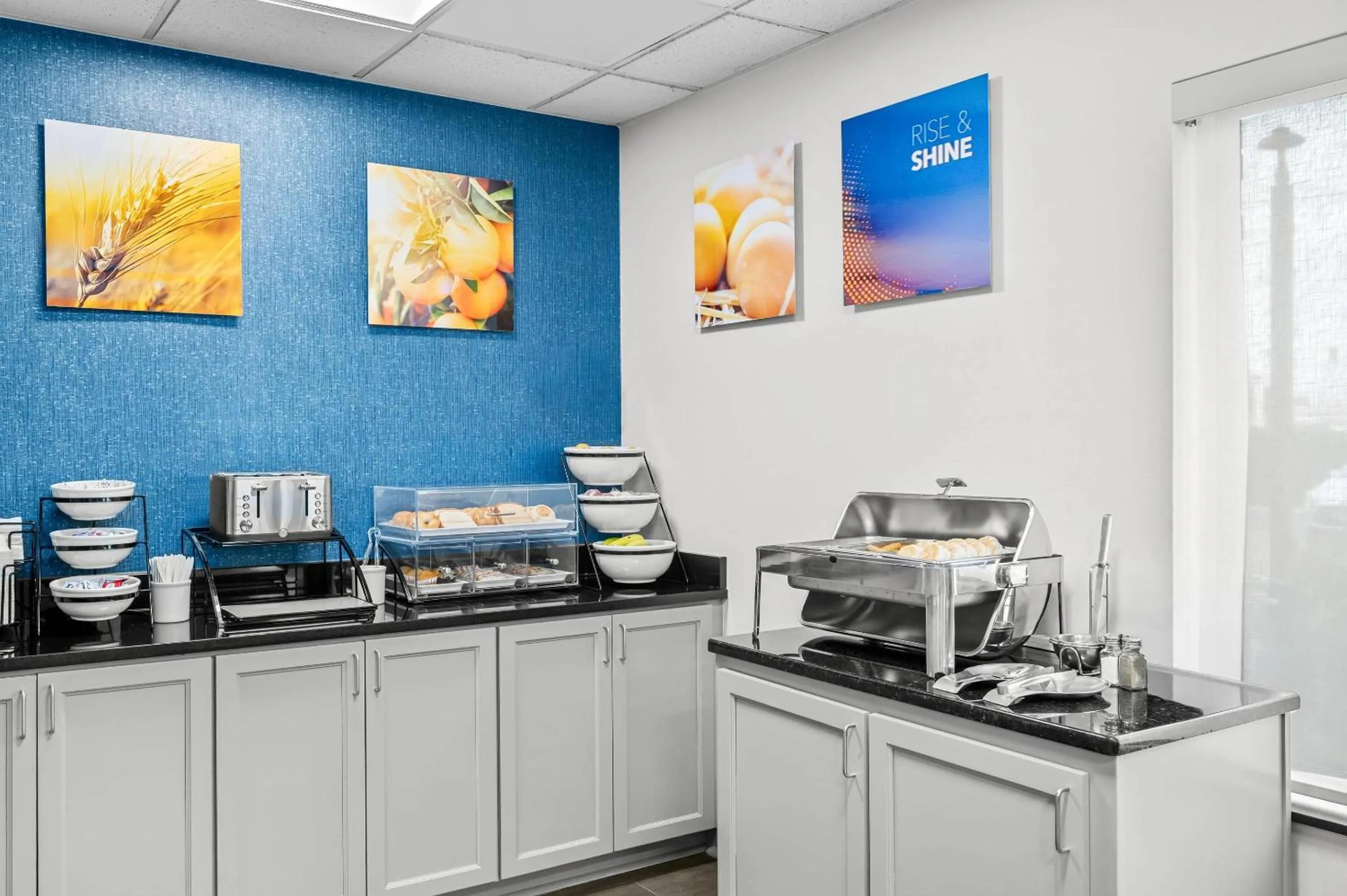 Breakfast in Comfort Inn Indianapolis East