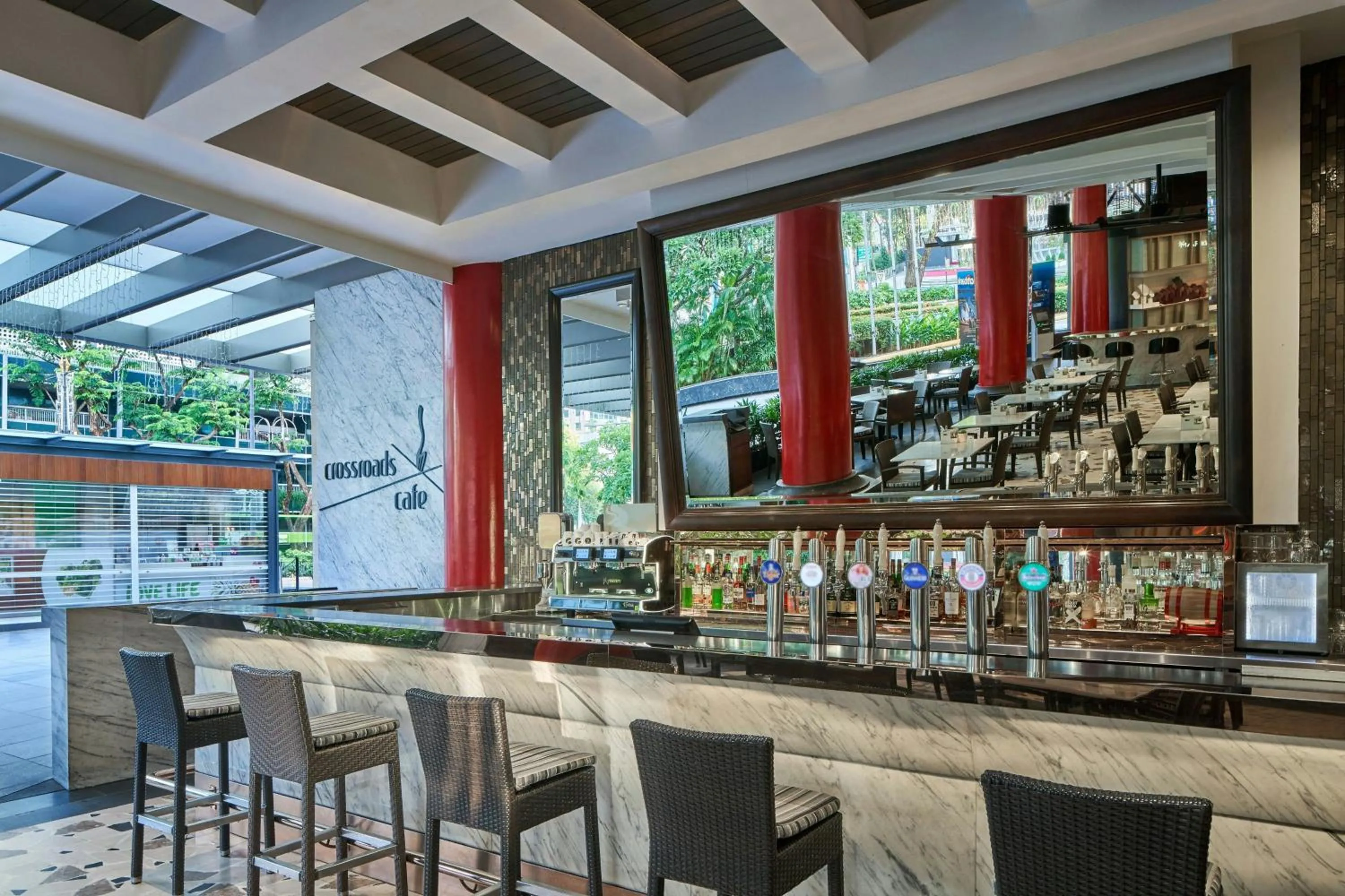 Lounge or bar in Singapore Marriott Tang Plaza Hotel