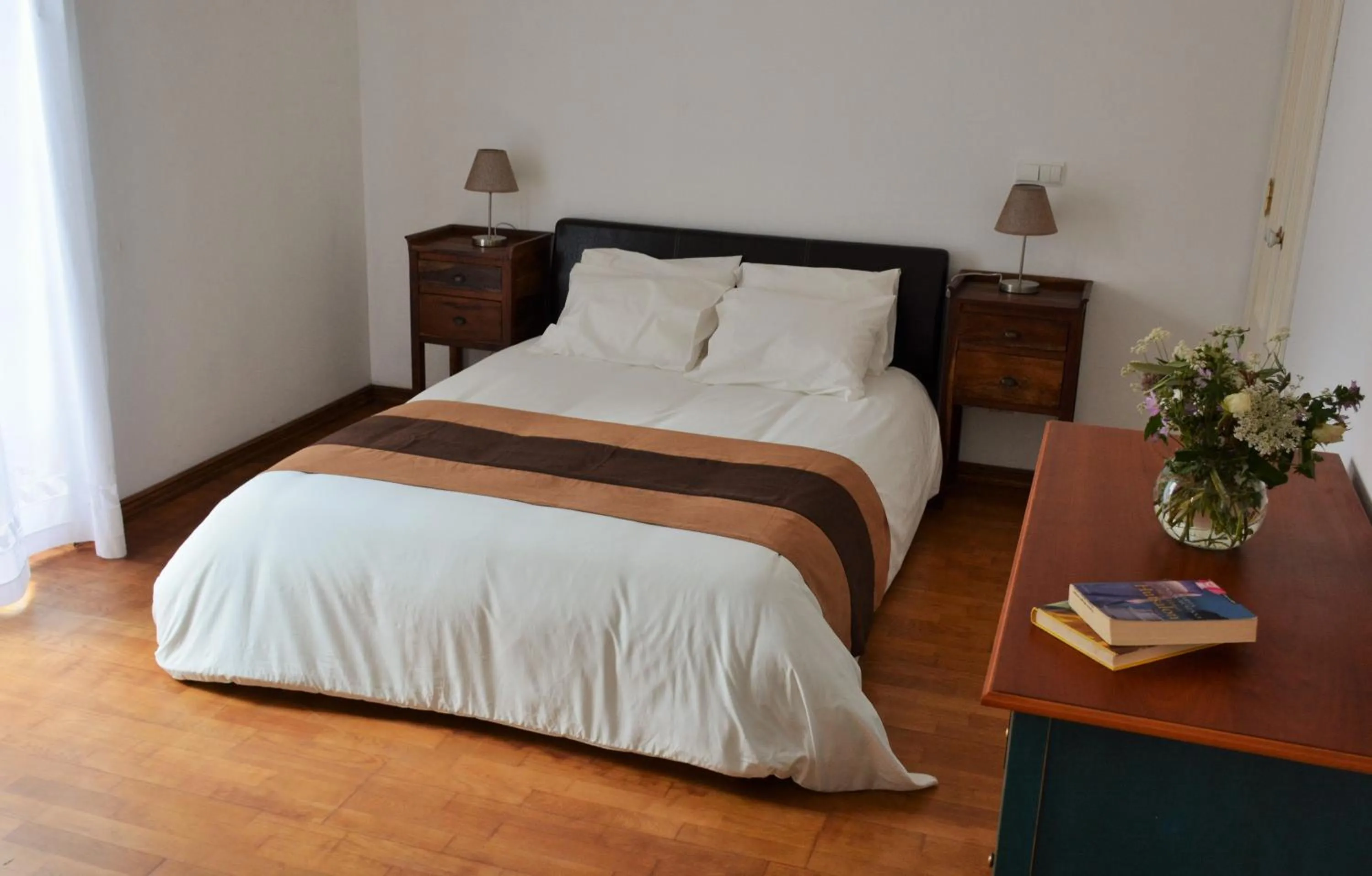 Photo of the whole room, Bed in Tavira Terrace