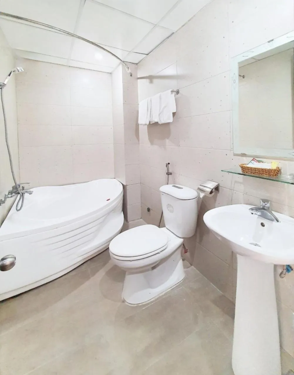 Bath in Canary Hotel Hue