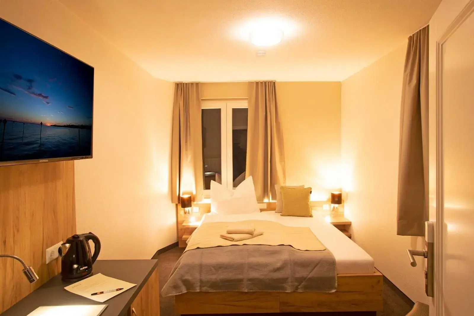 Small Double Room with Separate Private Bathroom - single occupancy in Hotel & Gutsgasthaus Köberle Small Double Room with Separate Private Bathroom - single occupancy in Hotel & Gutsgasthaus Köberle