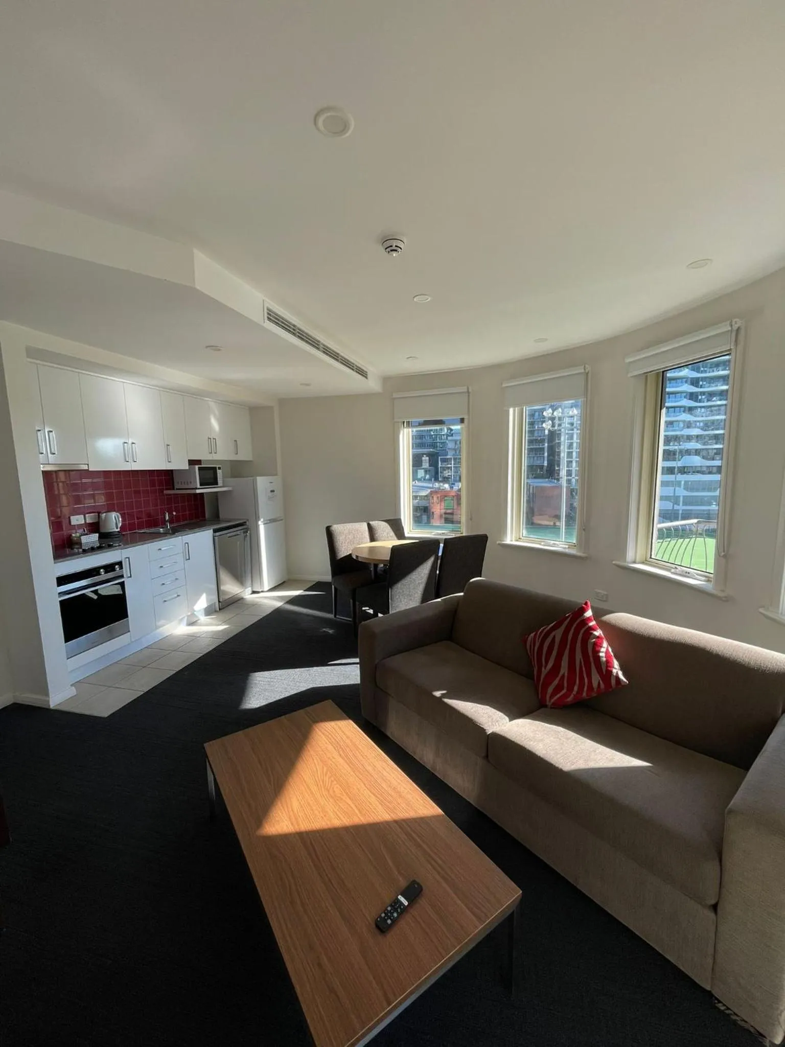 Kitchen or kitchenette in South Yarra Central Apartment Hotel