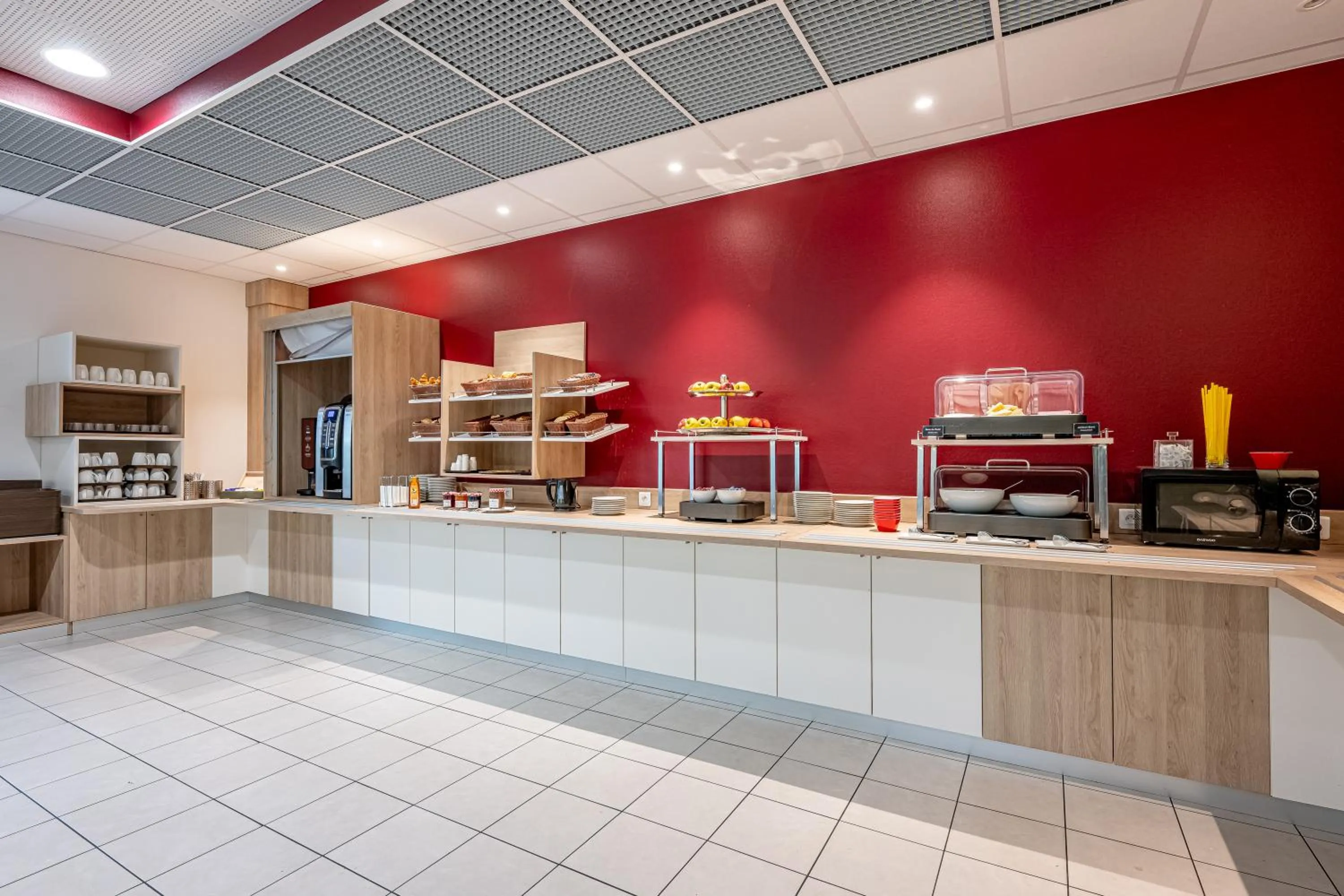 Buffet breakfast in Ace Hotel Bordeaux Cestas