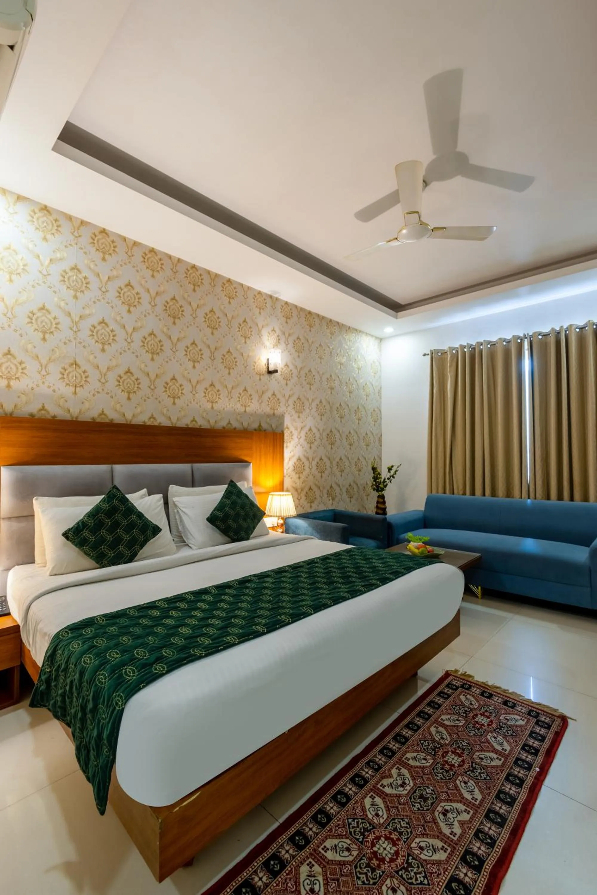 Bed in Arch - Near Aerocity New Delhi