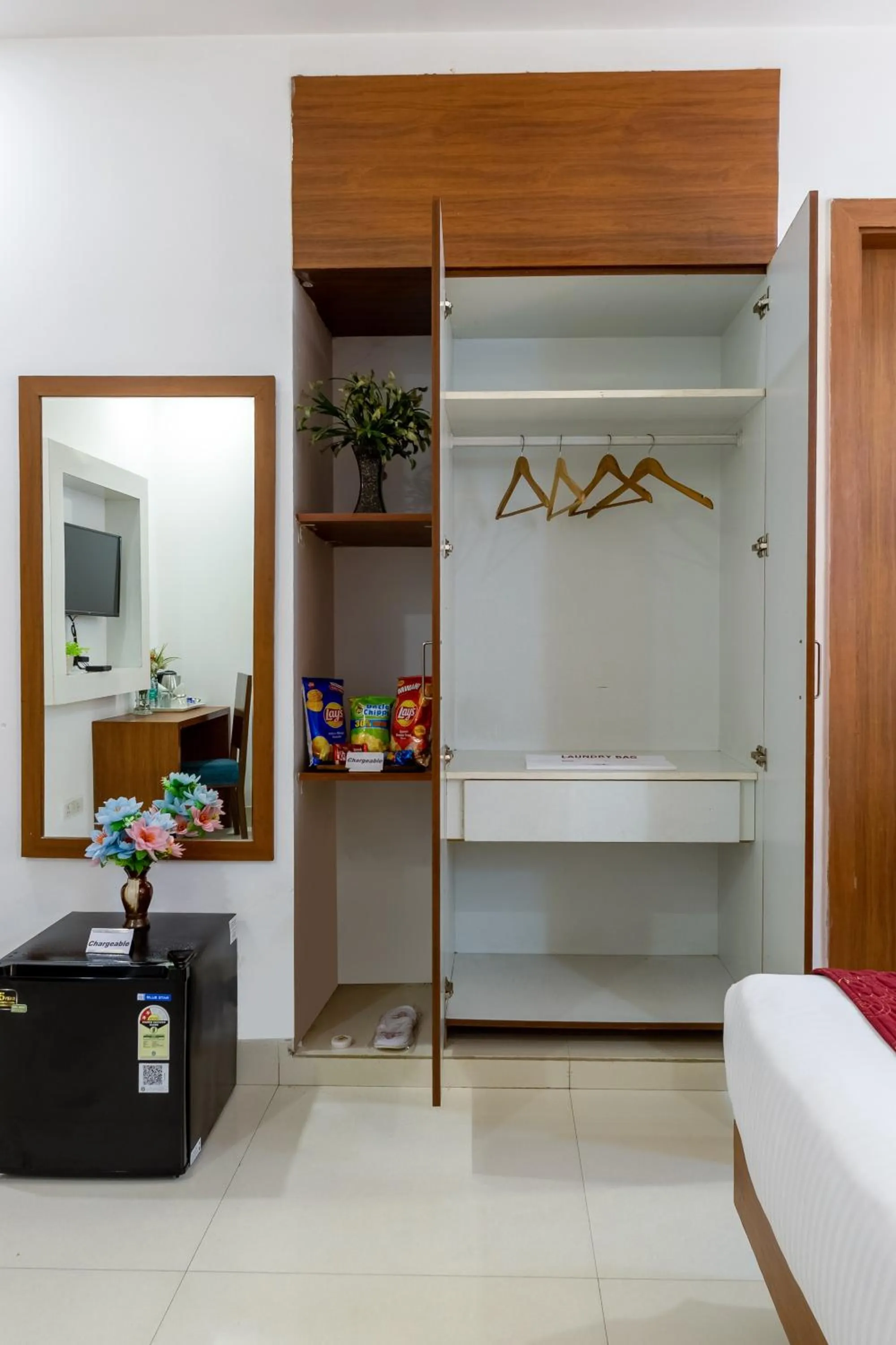 minibar, Bed in Arch - Near Aerocity New Delhi