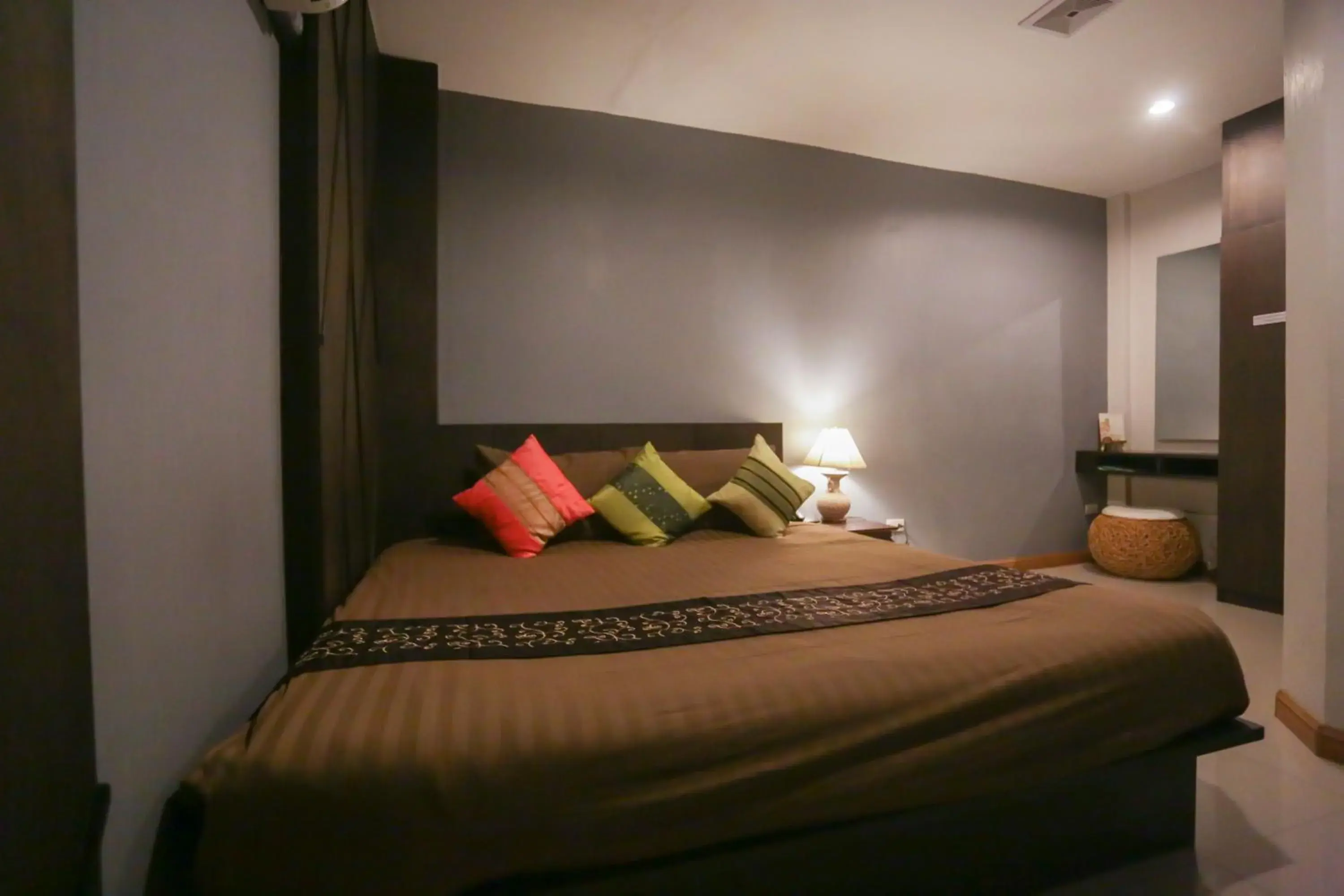 Bed in Hua Hin White Sand Bed in Hua Hin White Sand