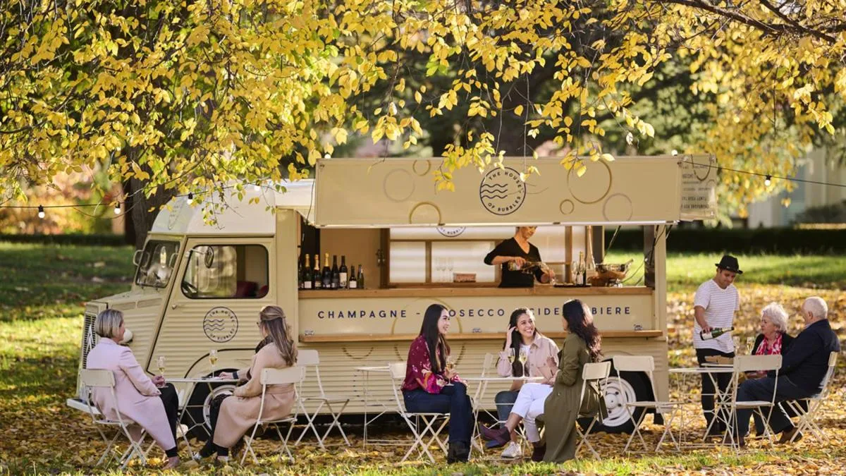 Restaurant/places to eat in Forrest Hotel & Apartments