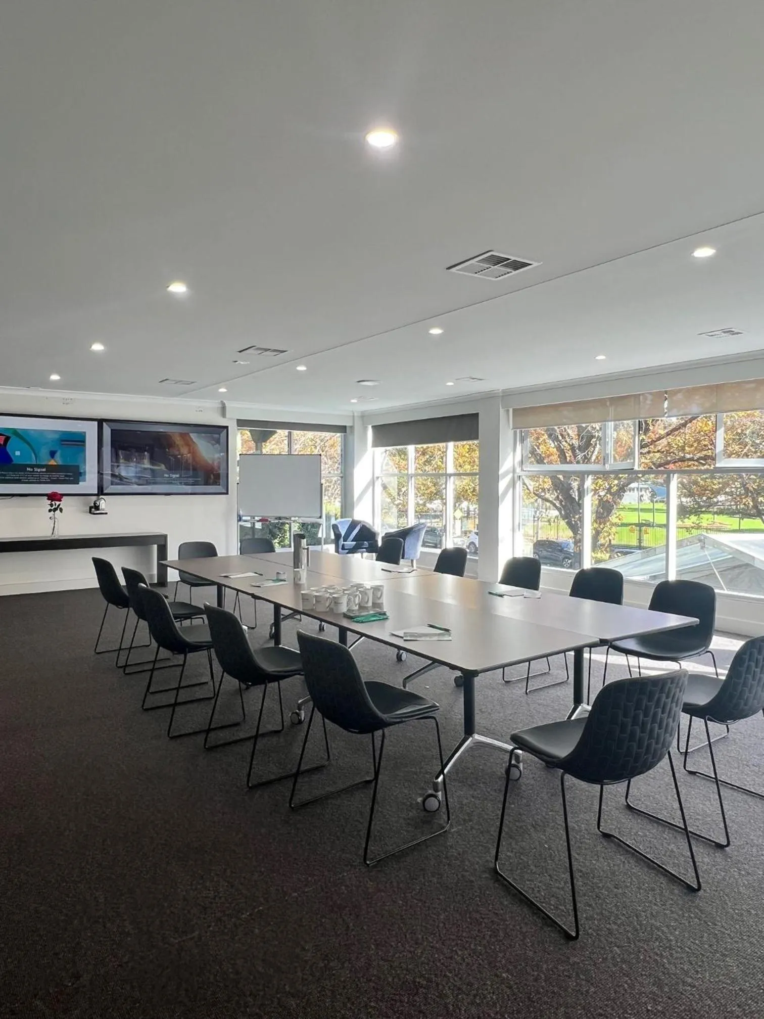 Meeting/conference room in Forrest Hotel & Apartments