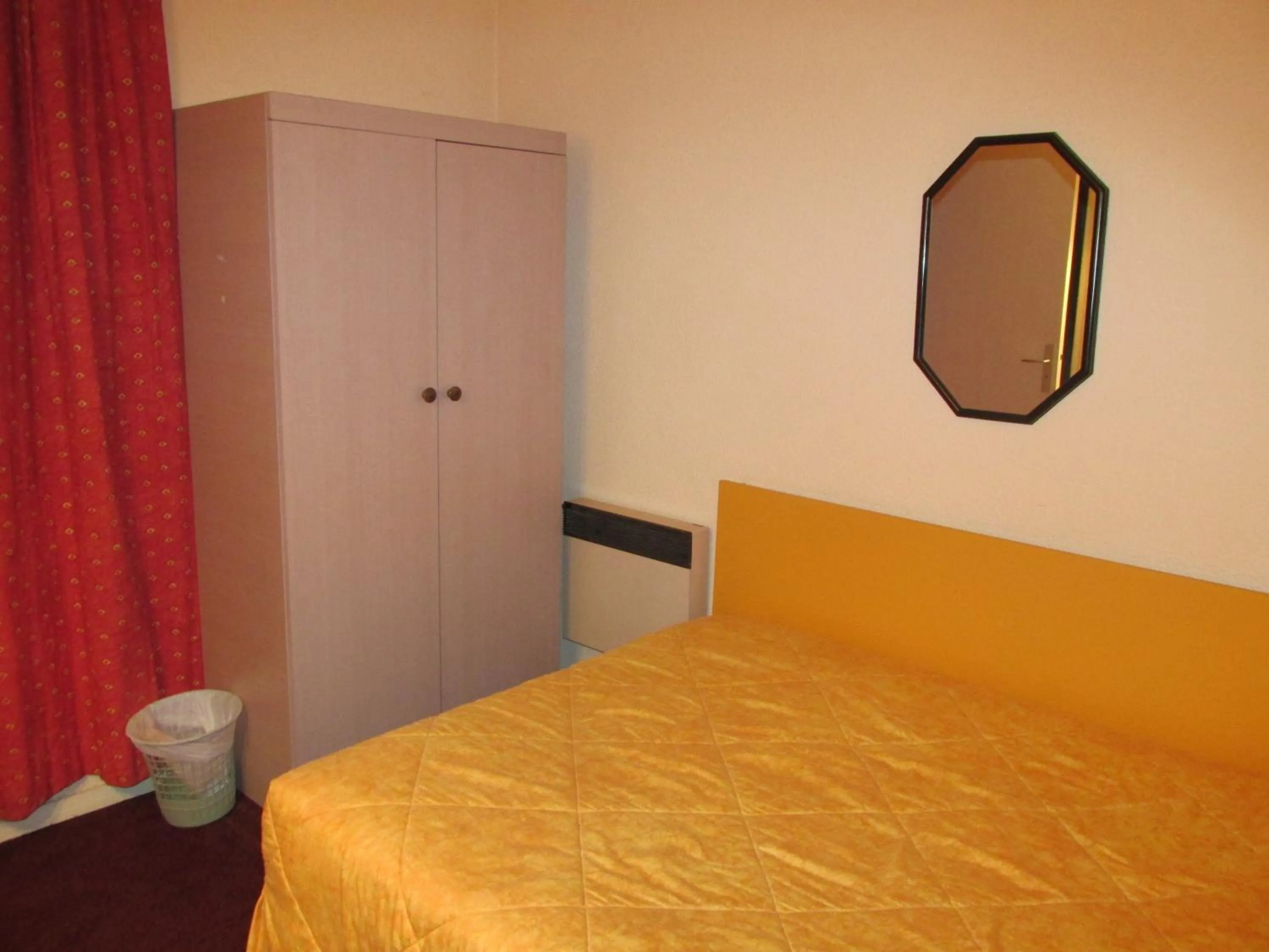 Bedroom, Bed in Hôtel Estival Arriel