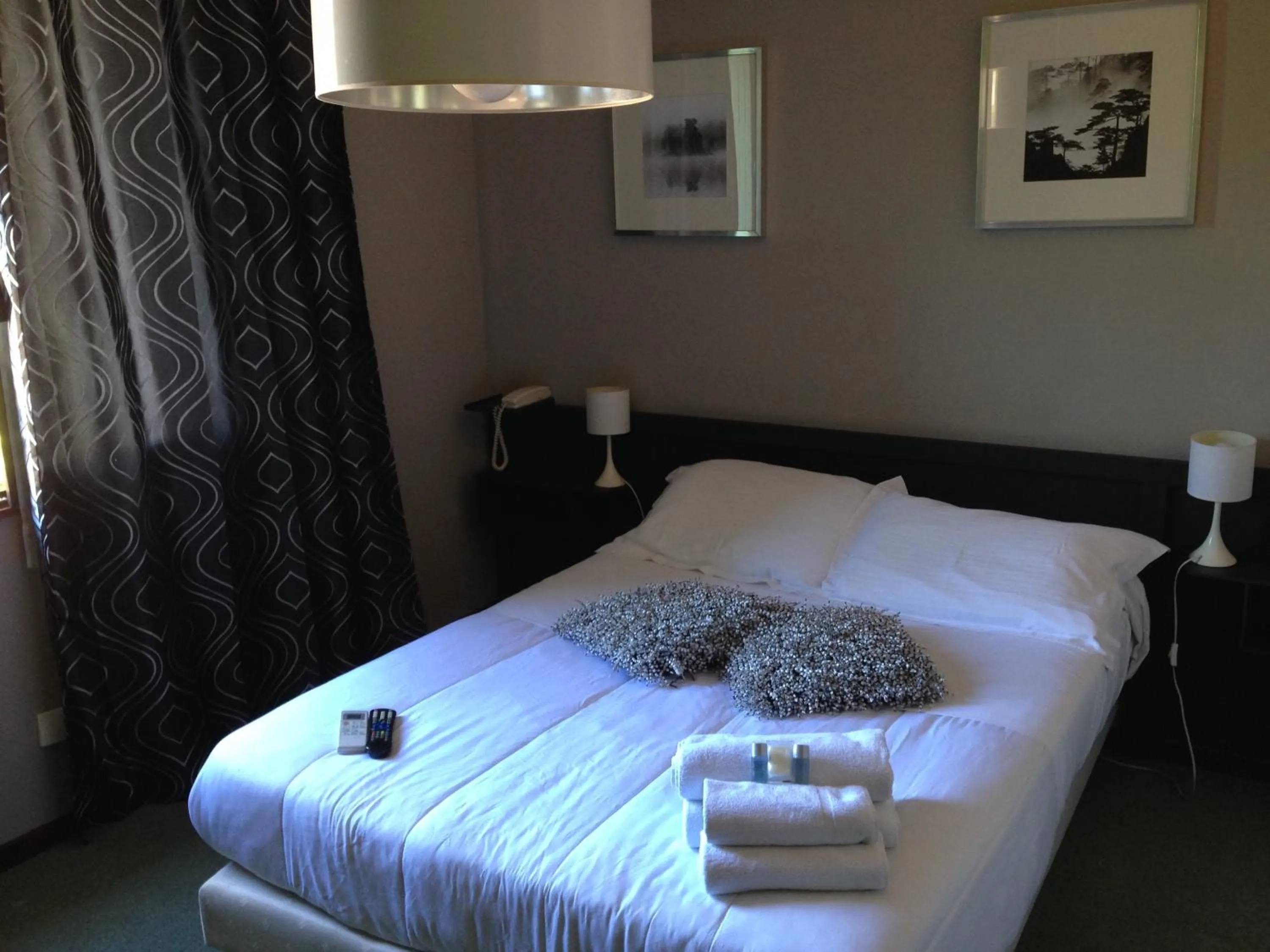 Bedroom, Bed in Hôtel L'Eau Des Collines