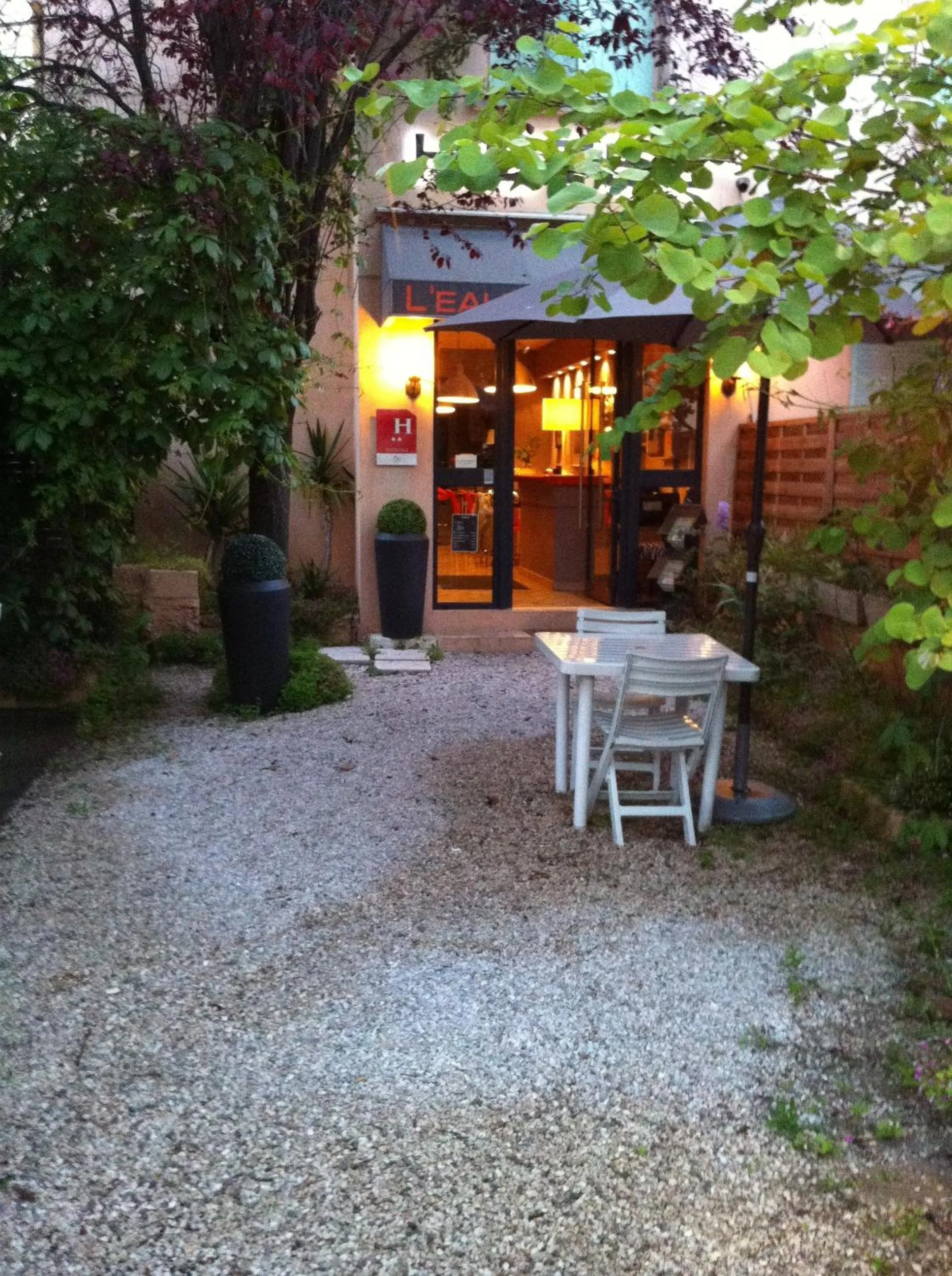 Facade/entrance in Hôtel L'Eau Des Collines