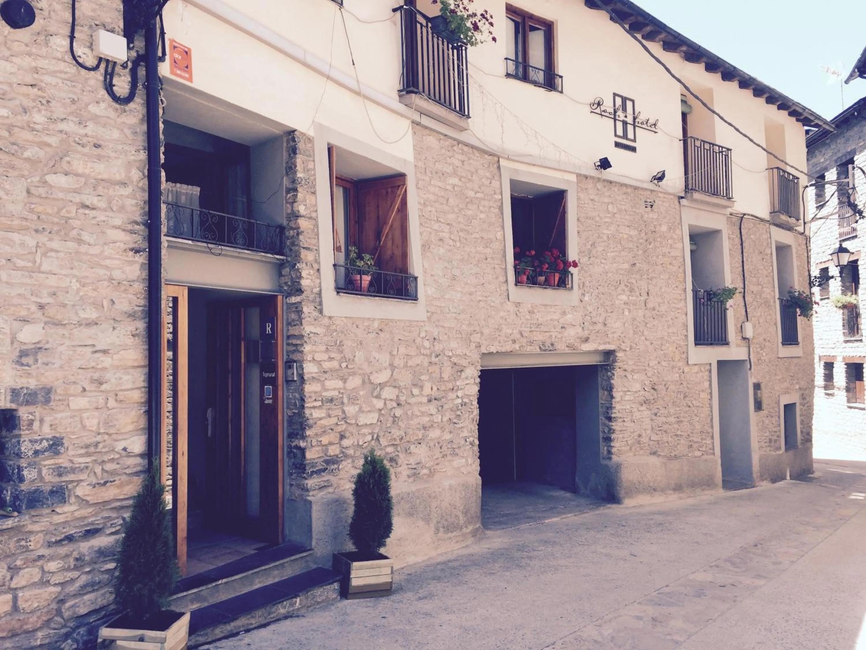 Facade/entrance in Roch Hotel