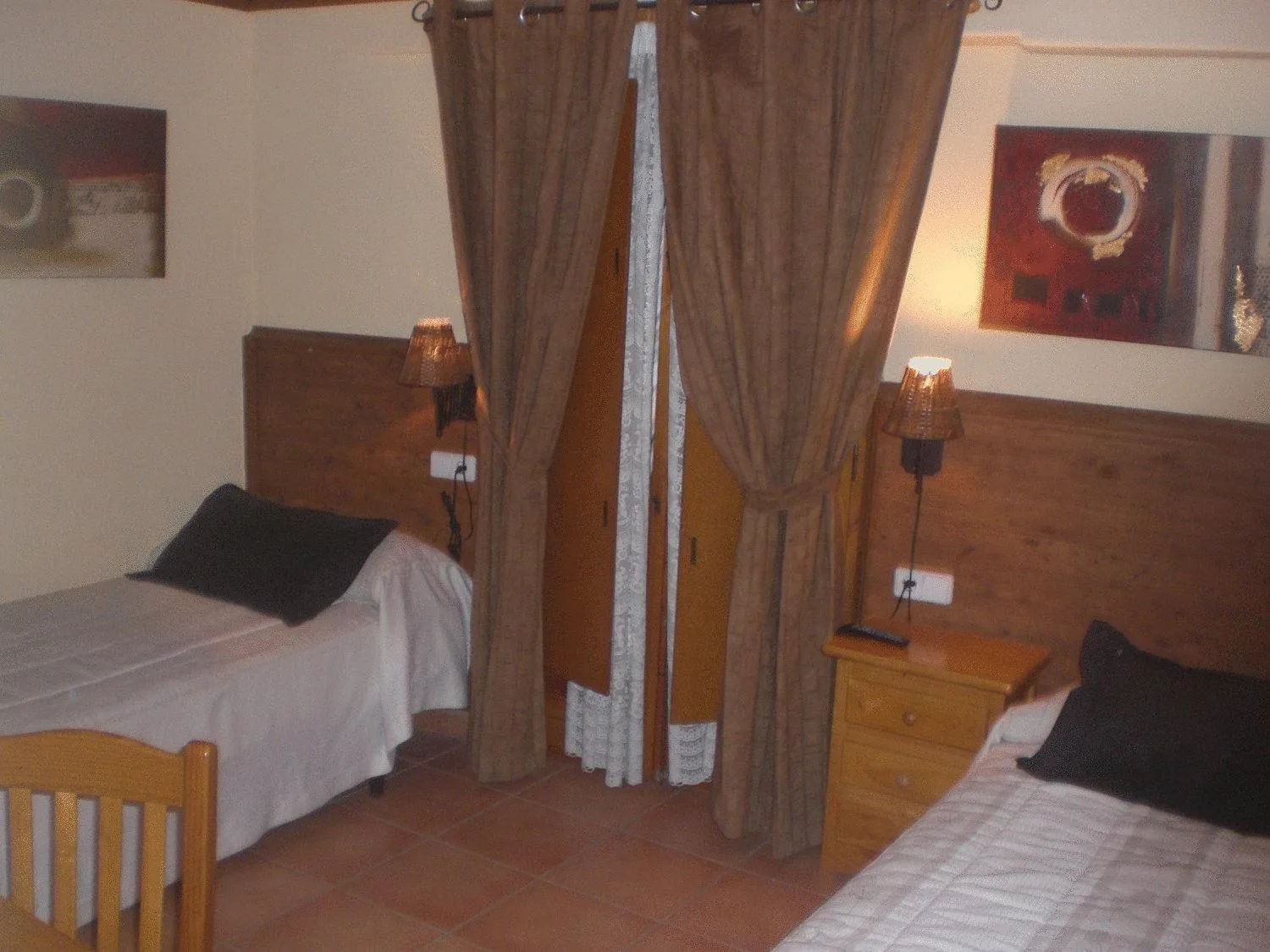 Photo of the whole room, Bed in Roch Hotel