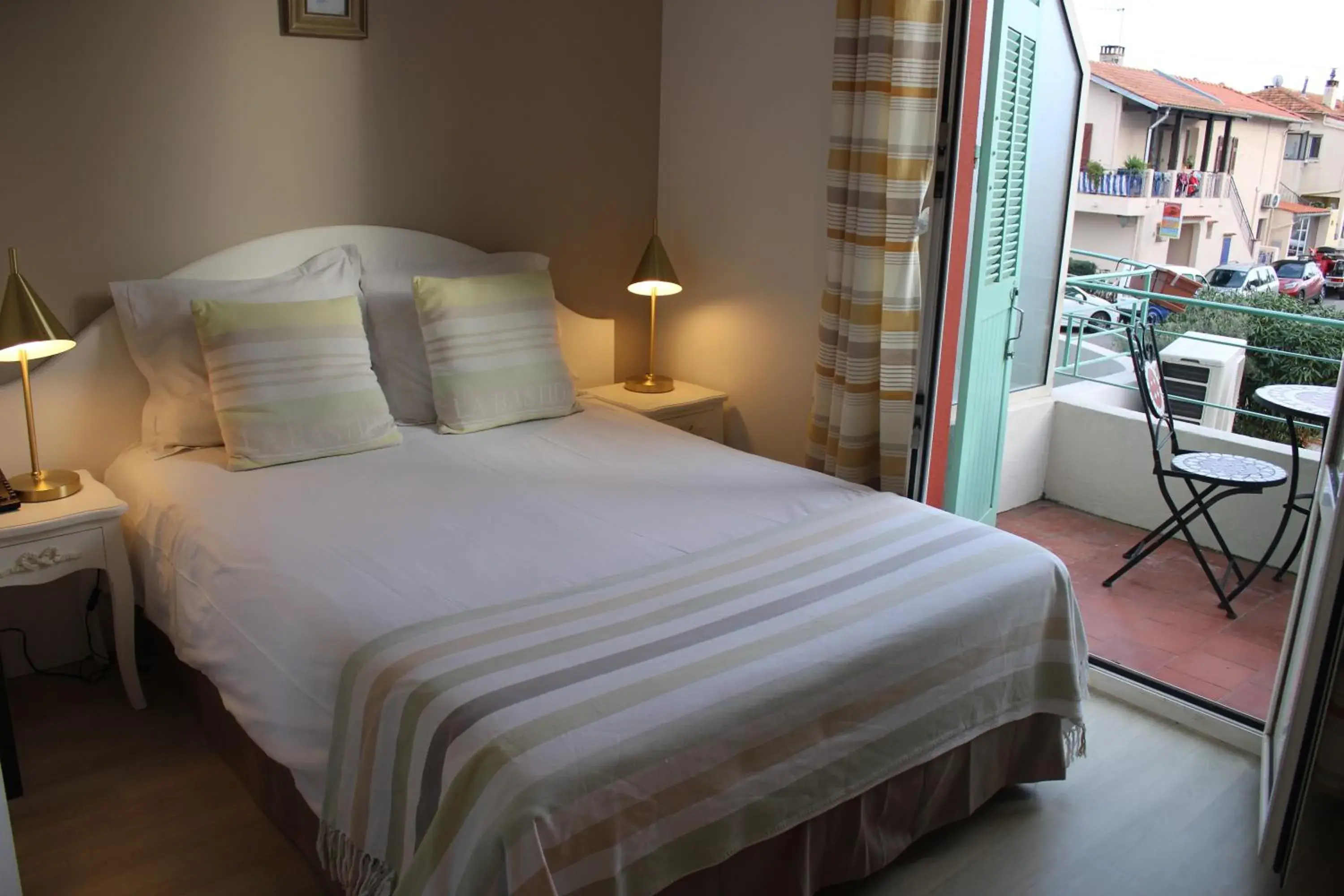 Double Room with Partial Sea View in Hôtel La Villa des Oliviers Double Room with Partial Sea View in Hôtel La Villa des Oliviers