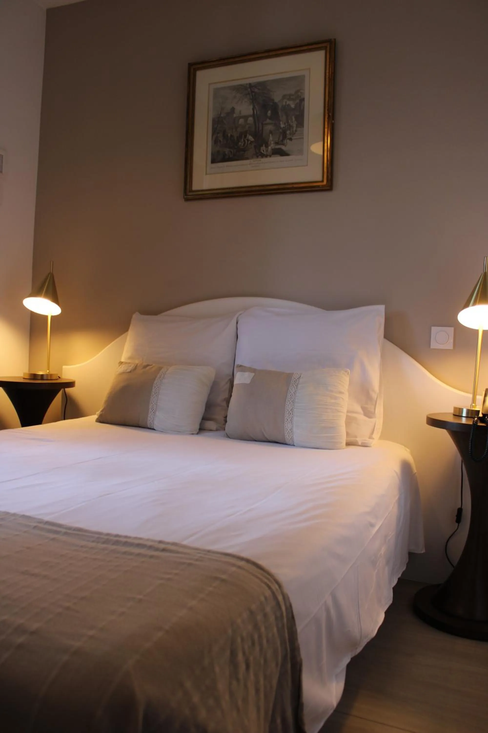 Photo of the whole room, Bed in Hôtel La Villa des Oliviers