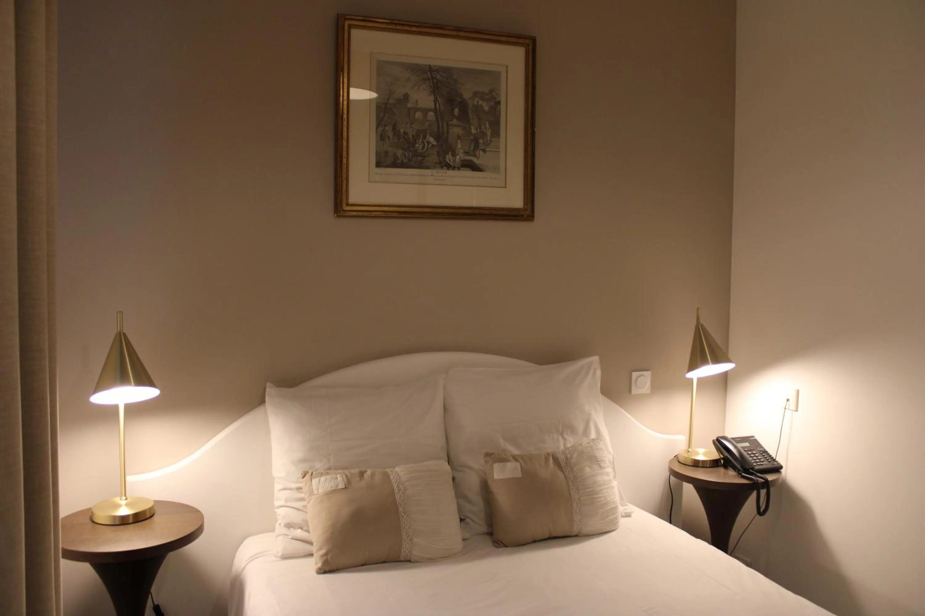 Photo of the whole room, Bed in Hôtel La Villa des Oliviers