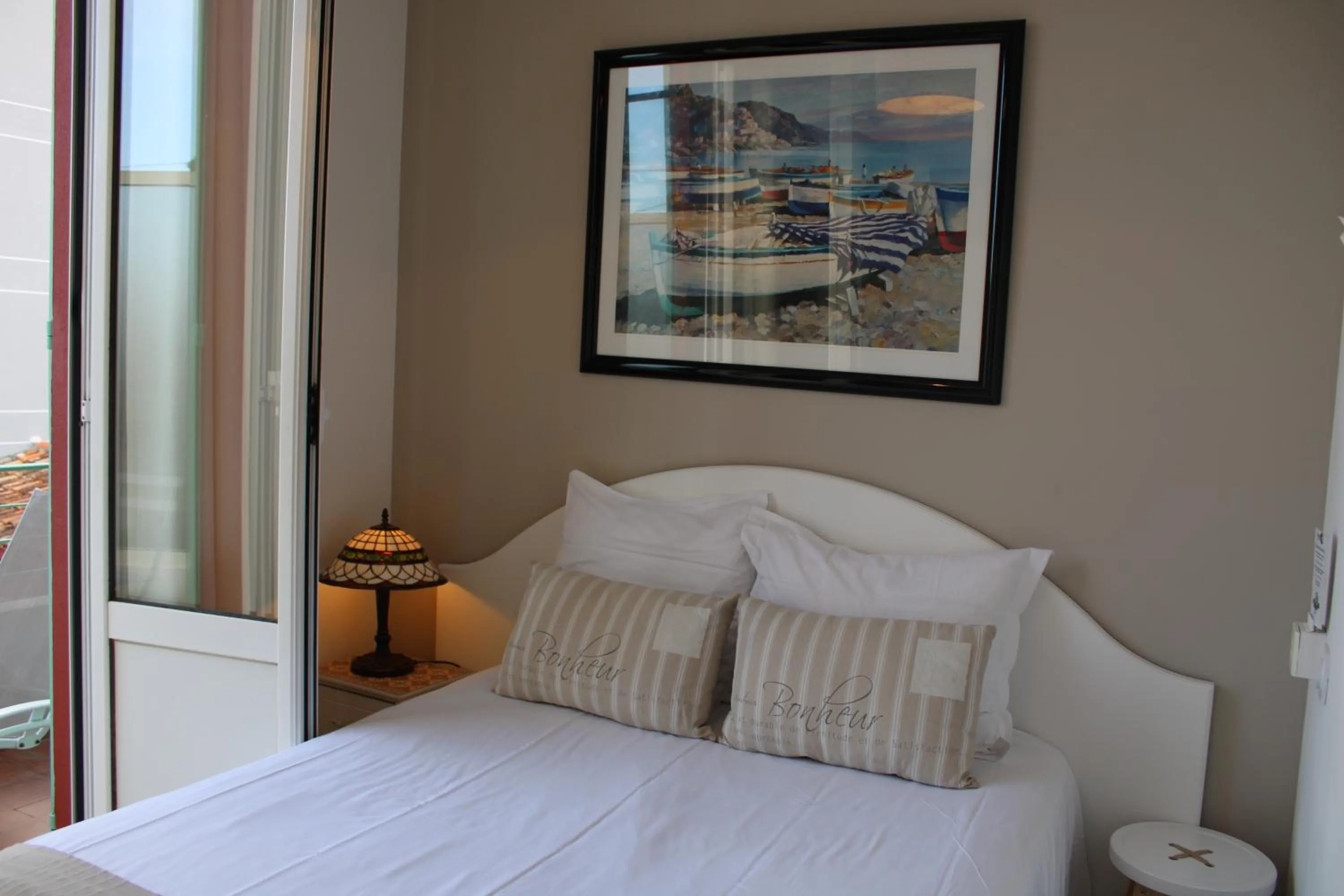 Photo of the whole room, Bed in Hôtel La Villa des Oliviers