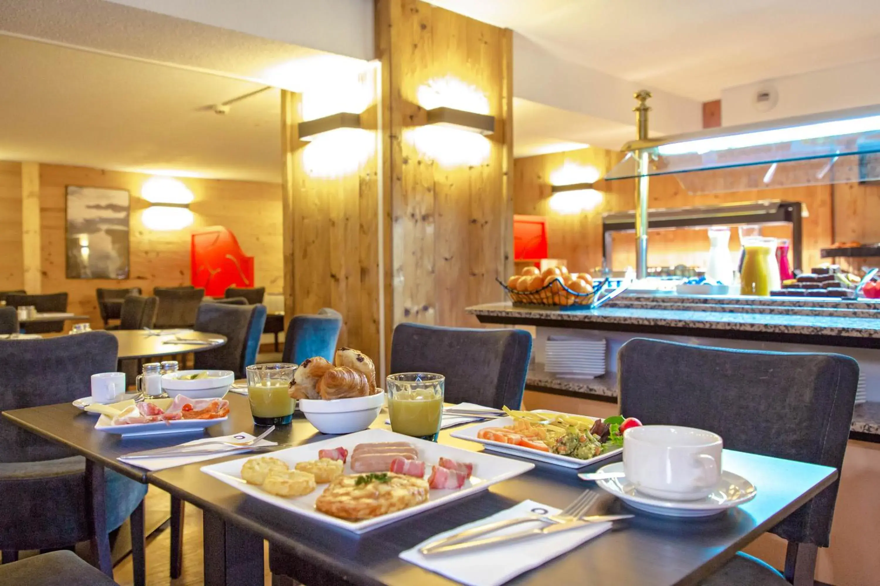 Restaurant/places to eat in SOWELL HOTELS Le Parc & Spa Restaurant/places to eat in SOWELL HOTELS Le Parc & Spa