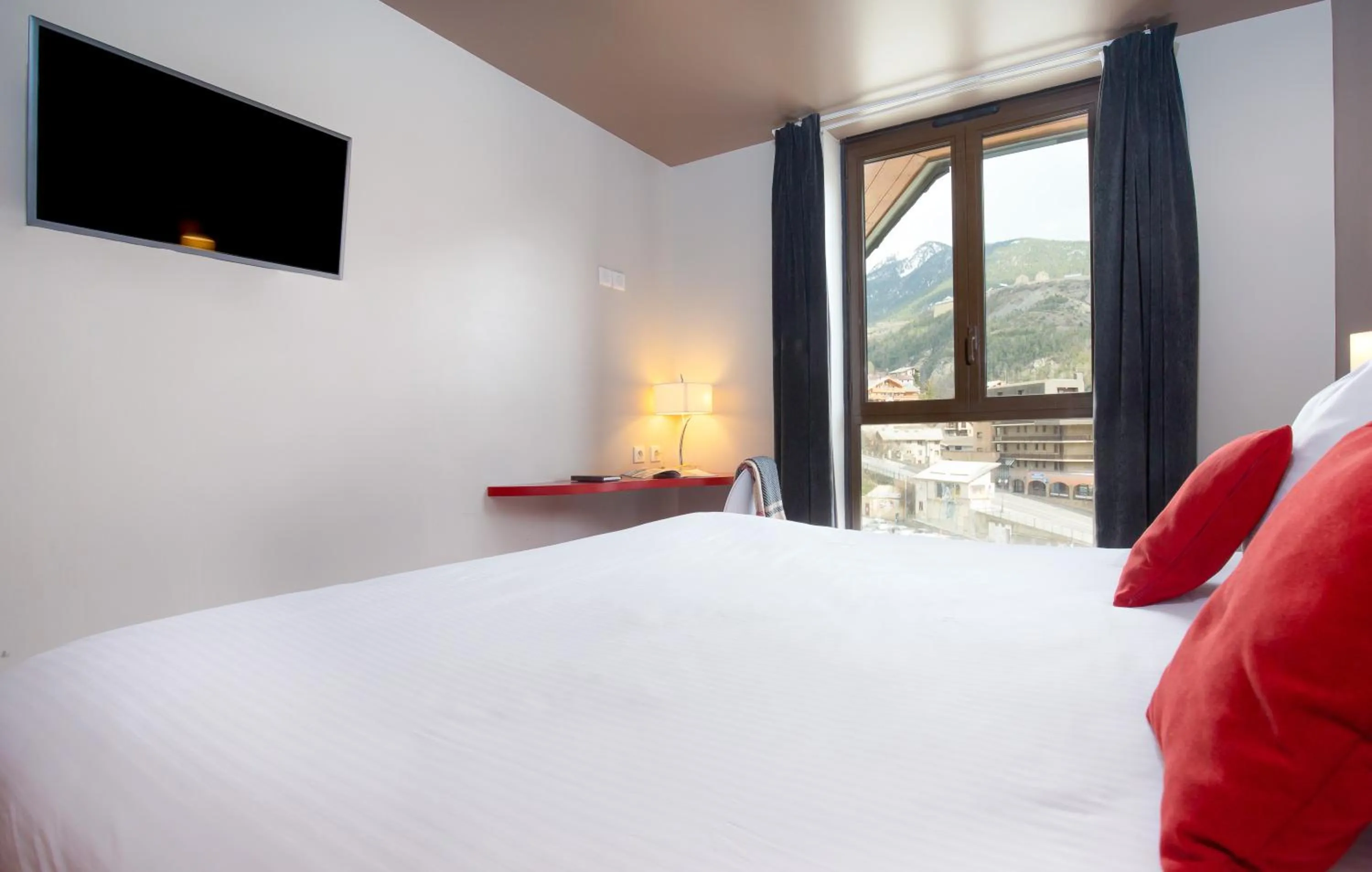 Bedroom, Bed in SOWELL HOTELS Le Parc & Spa