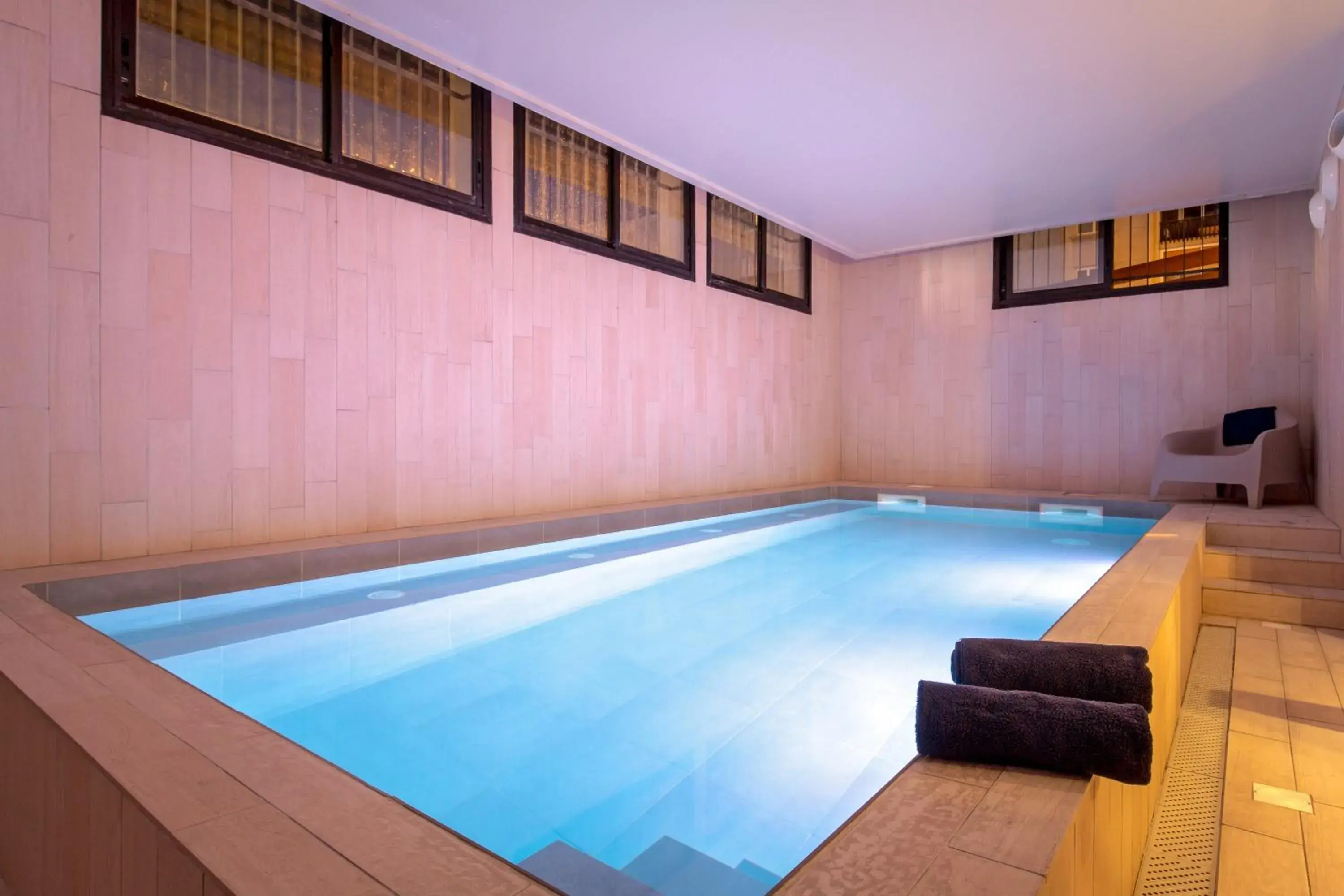 Swimming pool in SOWELL HOTELS Le Parc & Spa Swimming pool in SOWELL HOTELS Le Parc & Spa