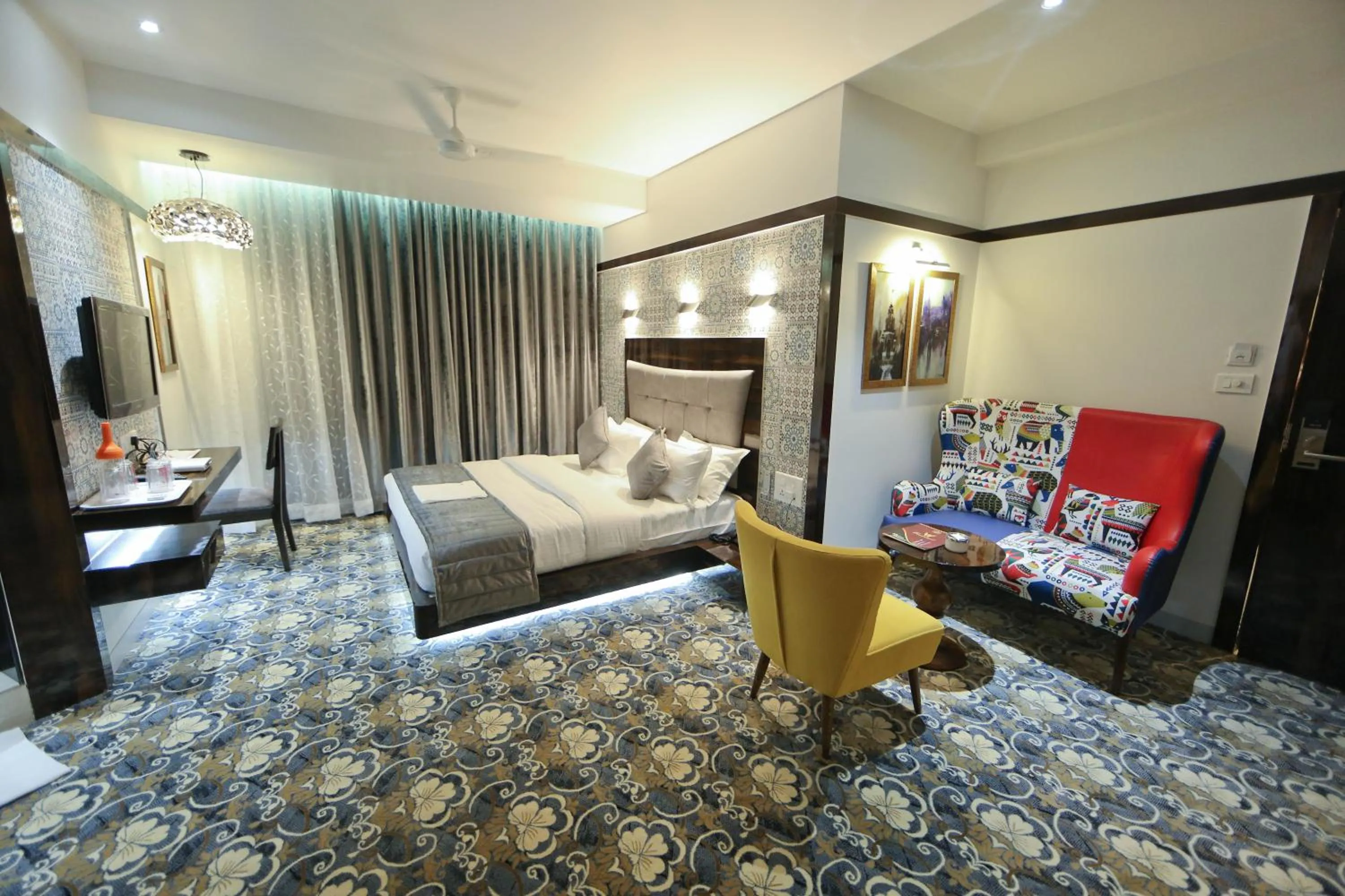 Photo of the whole room, Bed in Hotel President