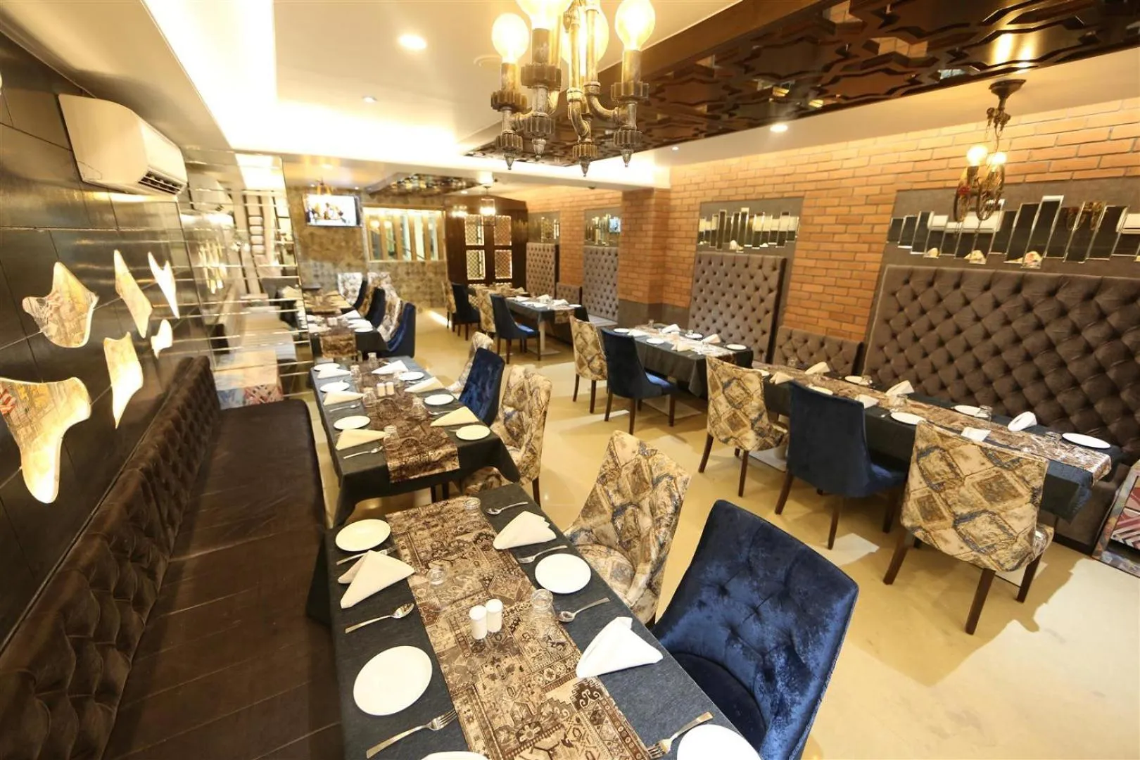 Restaurant/places to eat in Hotel President