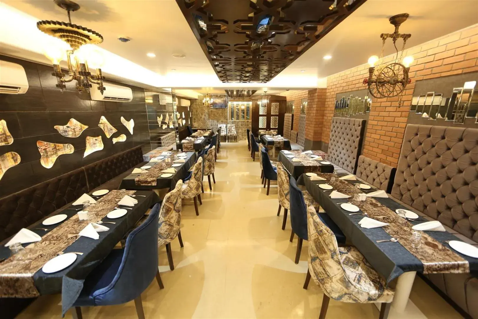 Restaurant/places to eat in Hotel President Restaurant/places to eat in Hotel President