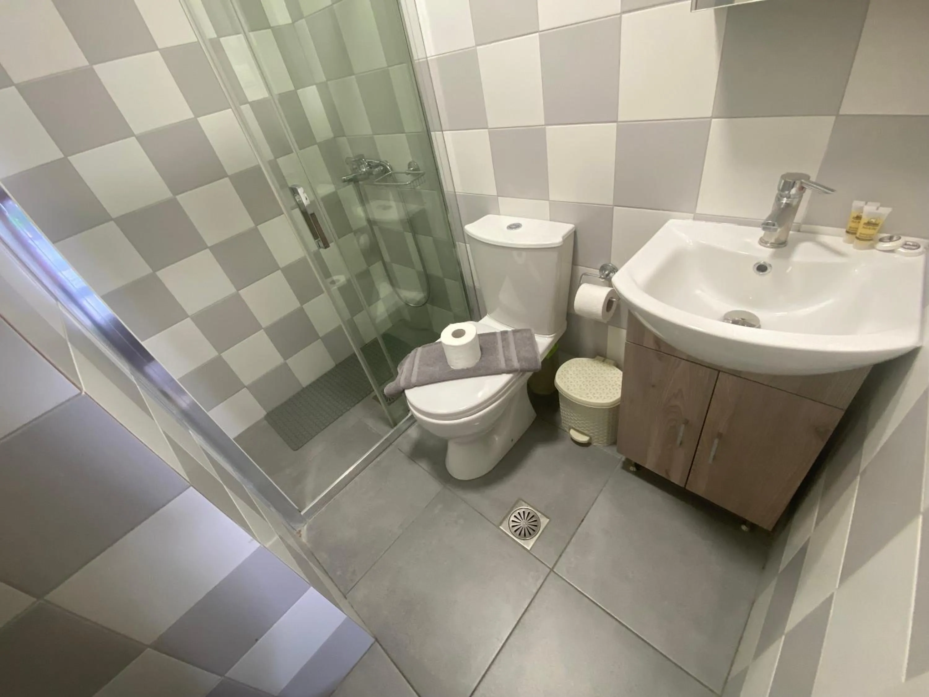 Shower in Corali