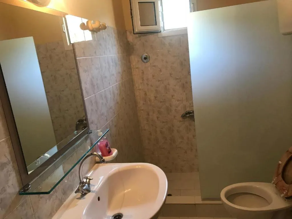 Shower in Corali
