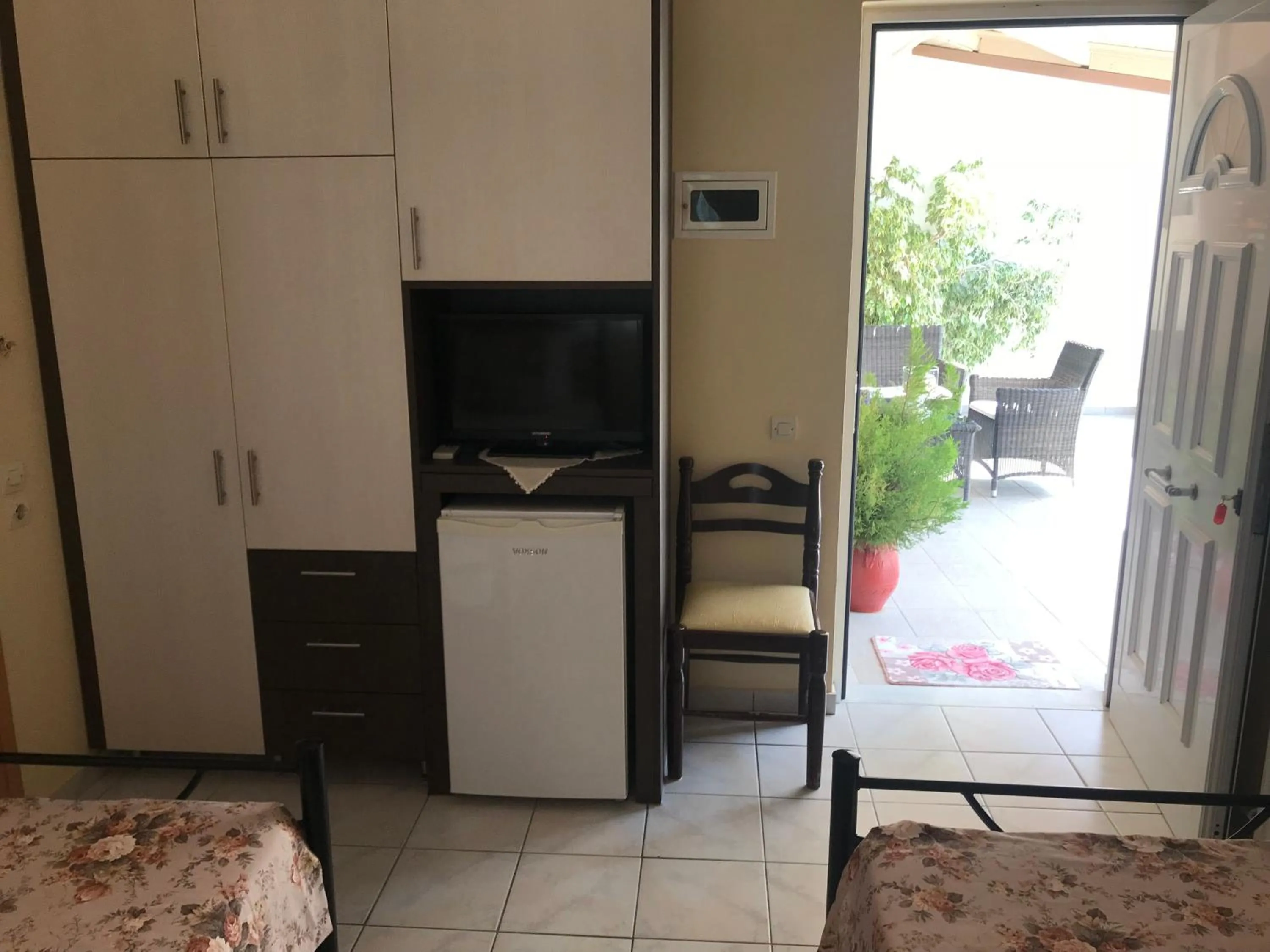 Photo of the whole room in Corali