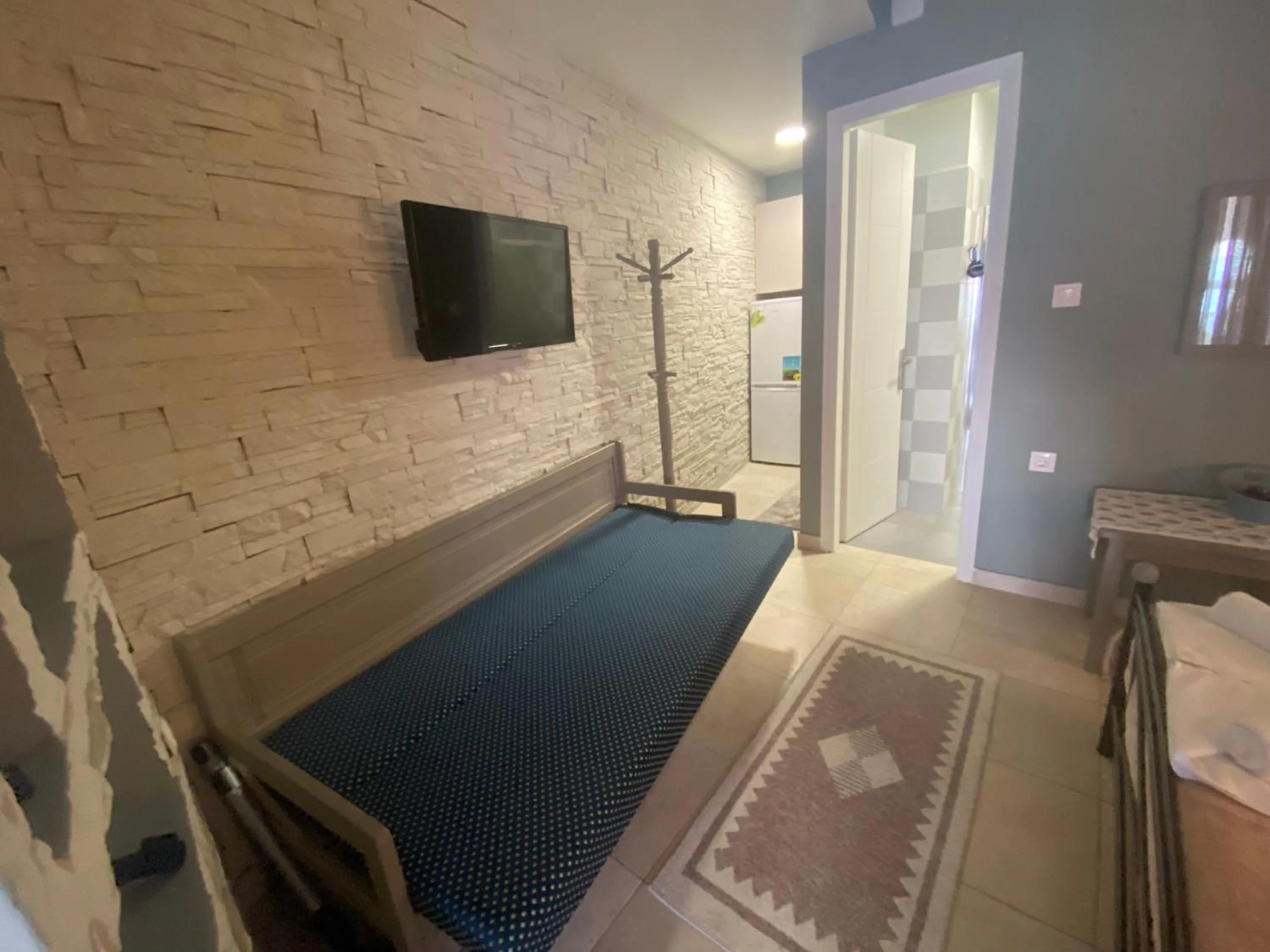 Photo of the whole room, Bed in Corali
