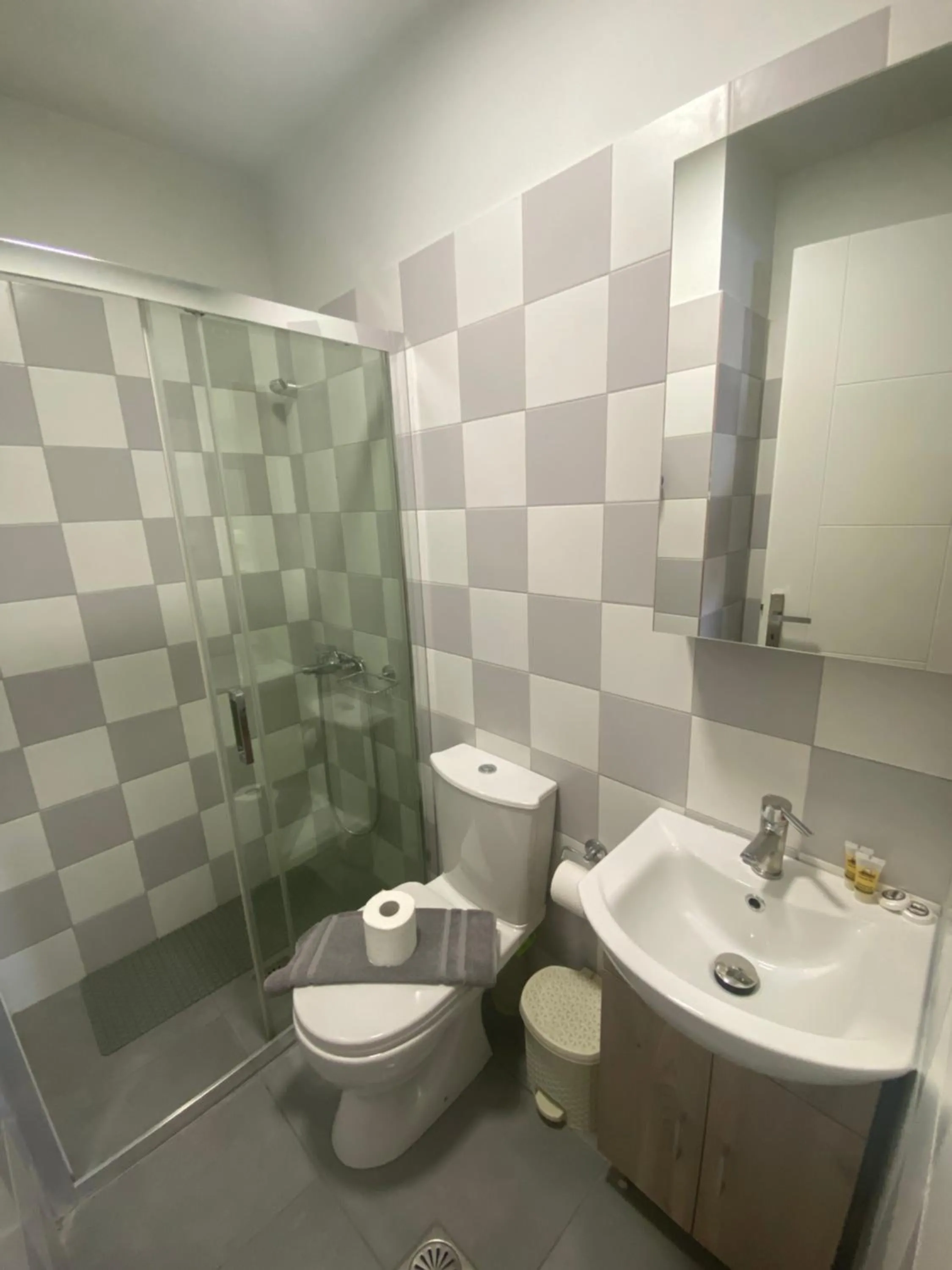 Shower in Corali