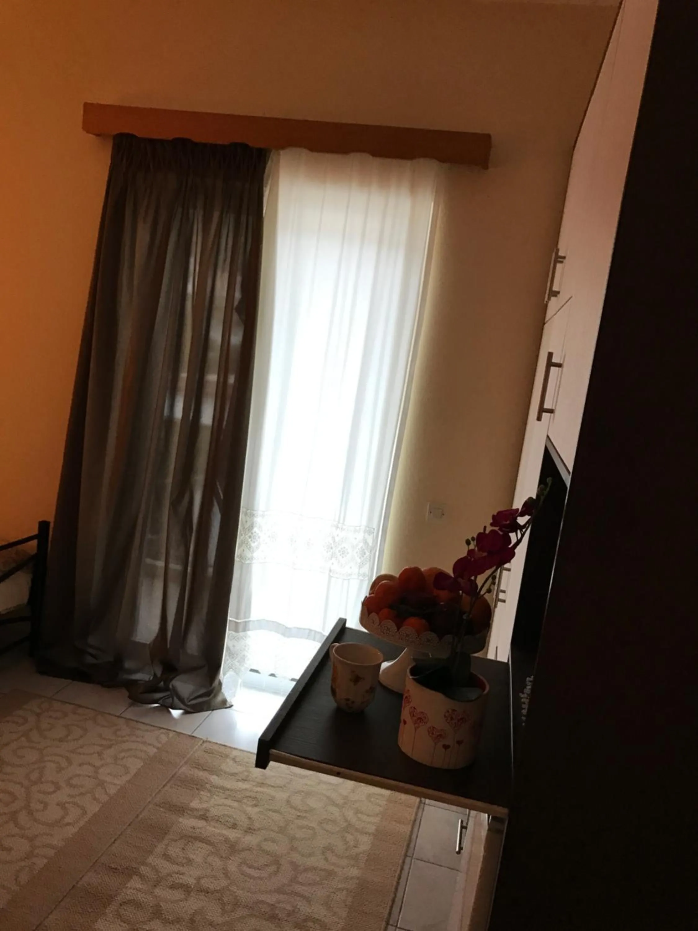 Photo of the whole room, Bed in Corali