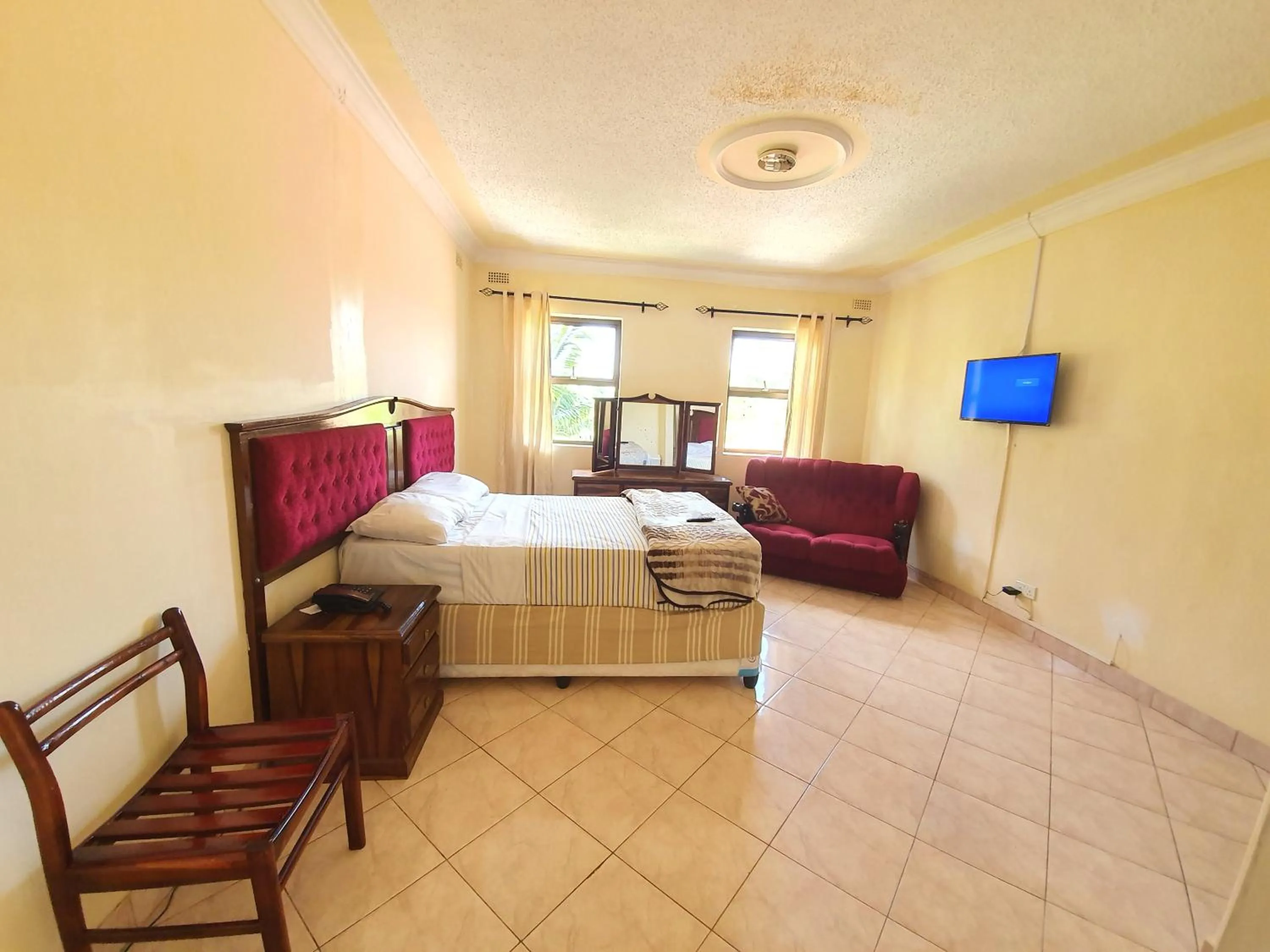 Photo of the whole room in The Palace Guest House