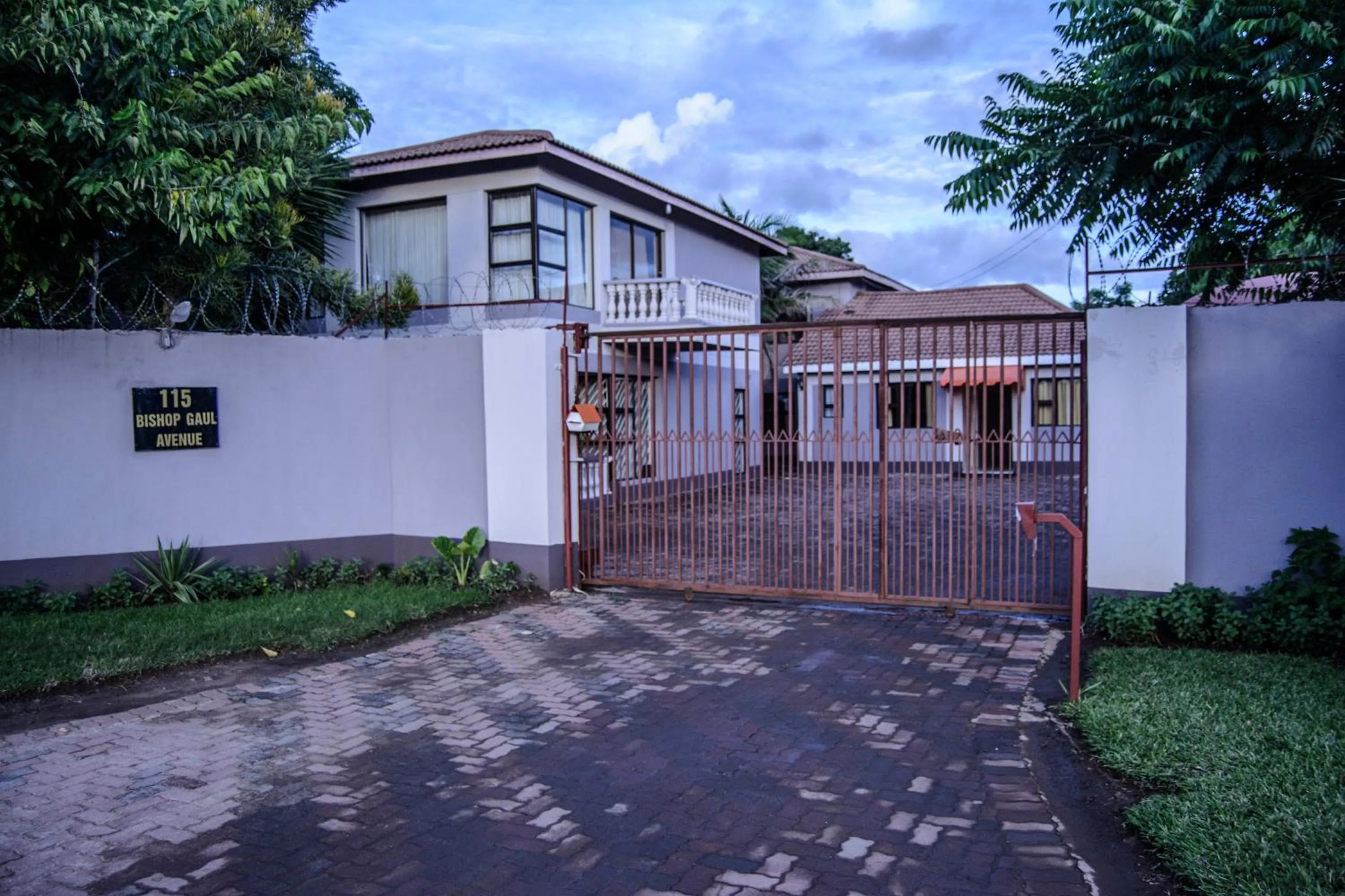 Facade/entrance in The Palace Guest House