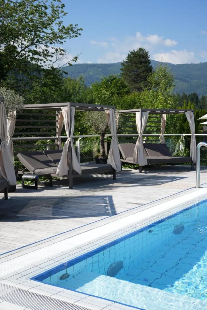 Swimming pool in IMLAUER Hotel Schloss Pichlarn