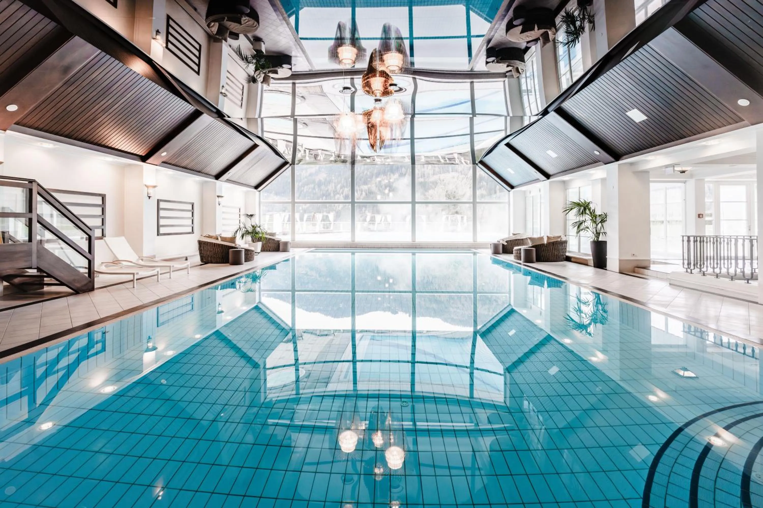 Swimming pool in IMLAUER Hotel Schloss Pichlarn
