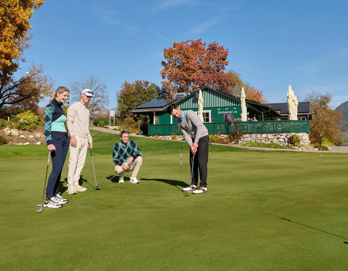 Staff in IMLAUER Hotel Schloss Pichlarn