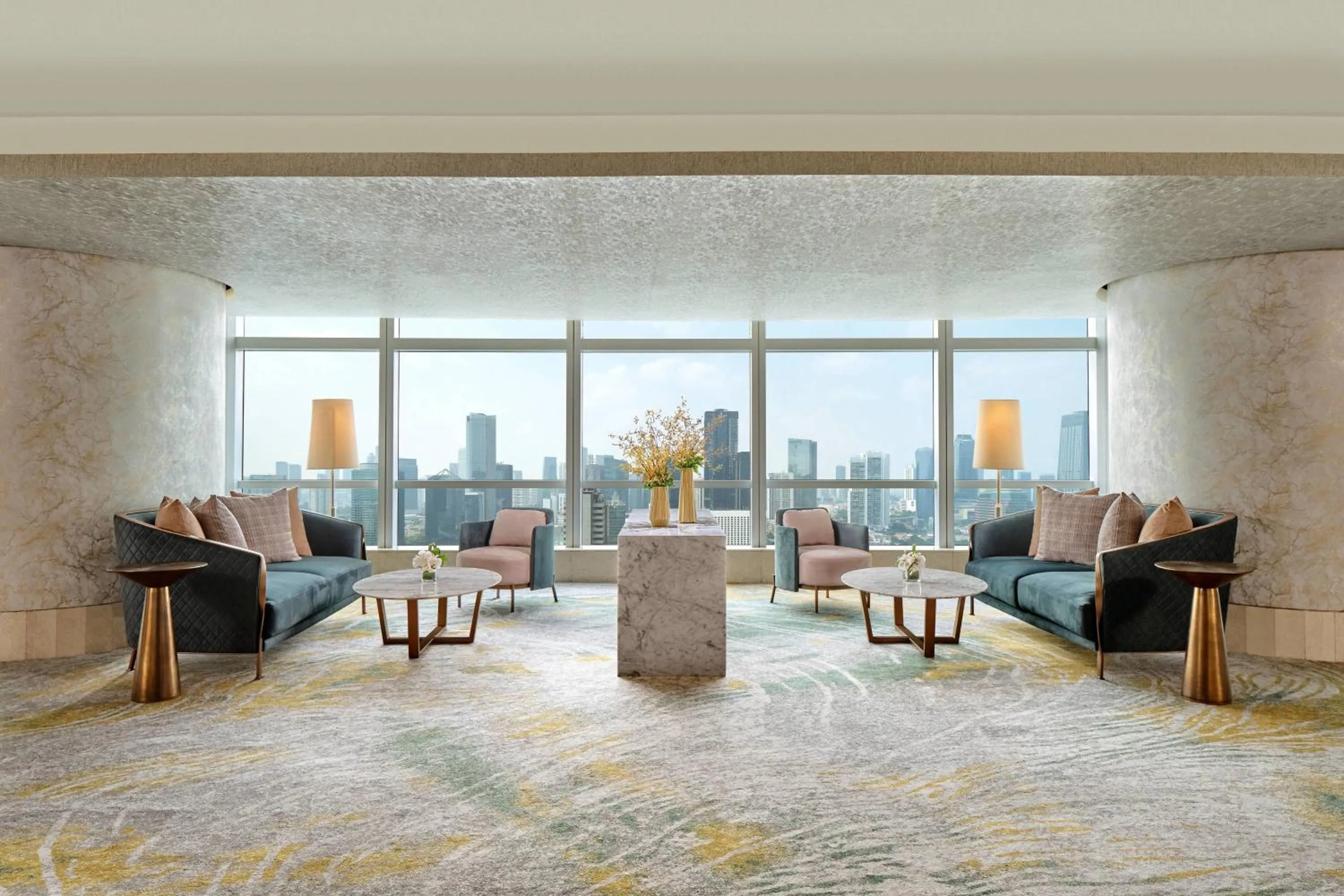 Lounge or bar in The Ritz-Carlton Jakarta, Pacific Place