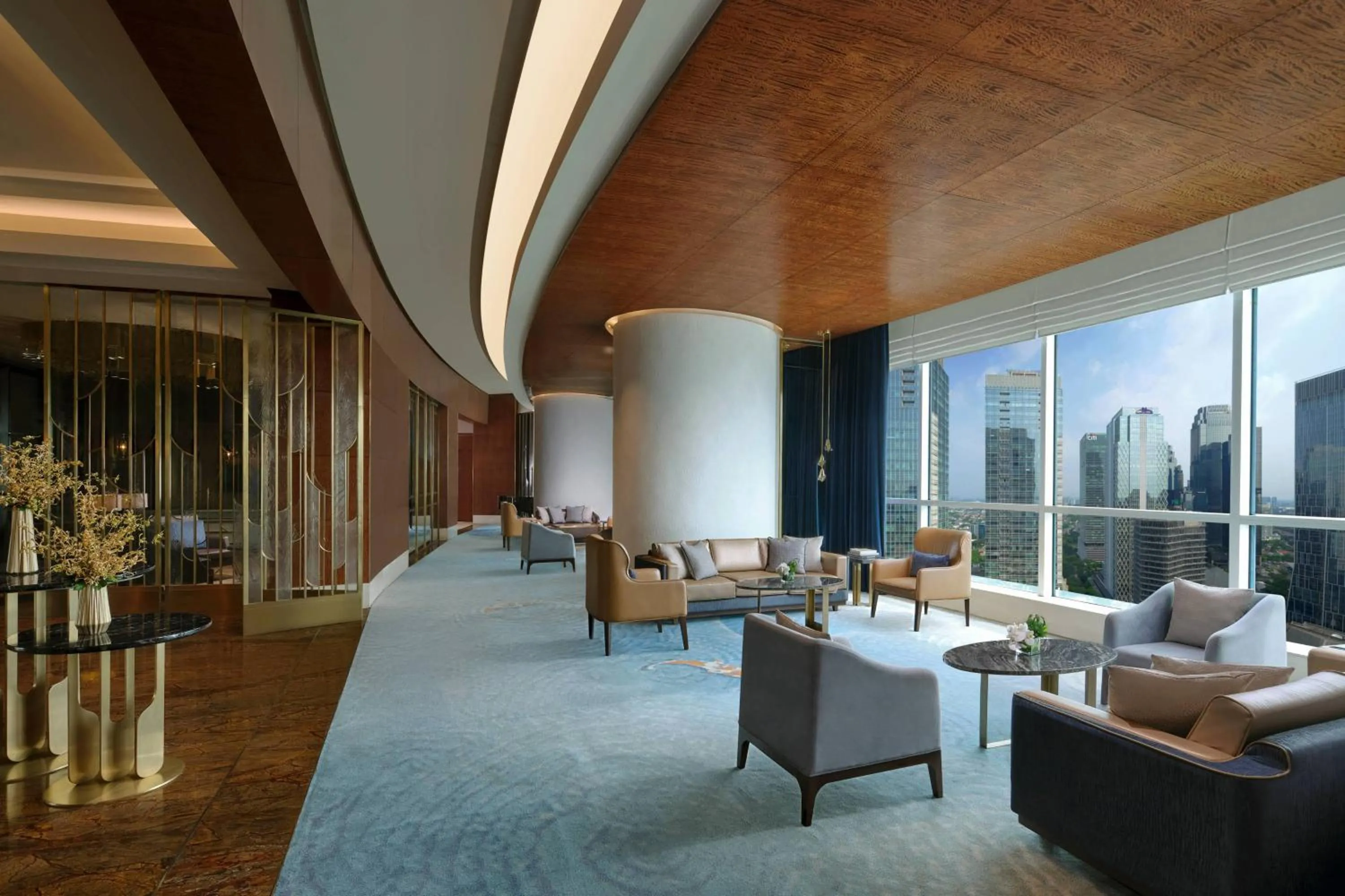 Lounge or bar in The Ritz-Carlton Jakarta, Pacific Place