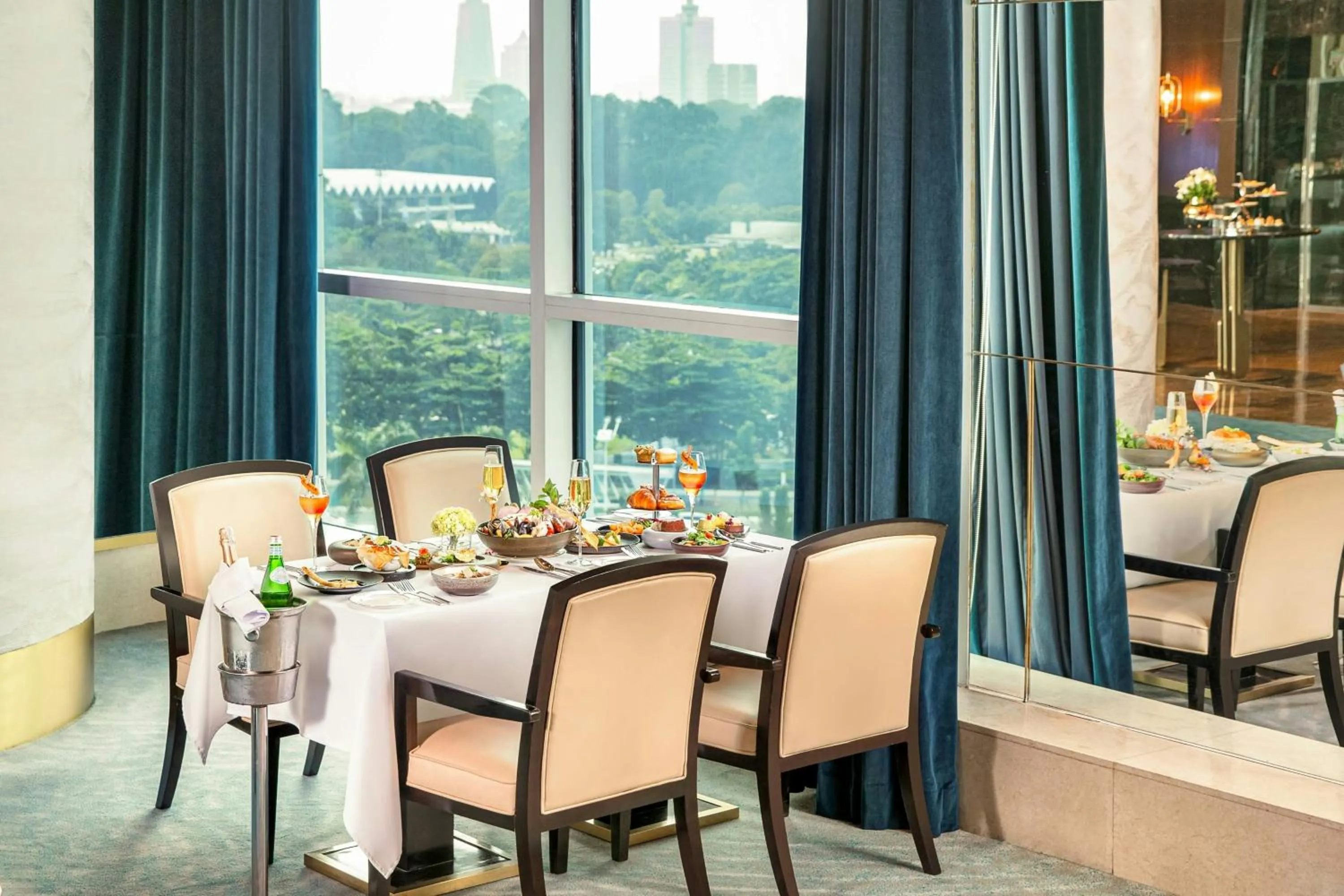 Restaurant/places to eat in The Ritz-Carlton Jakarta, Pacific Place