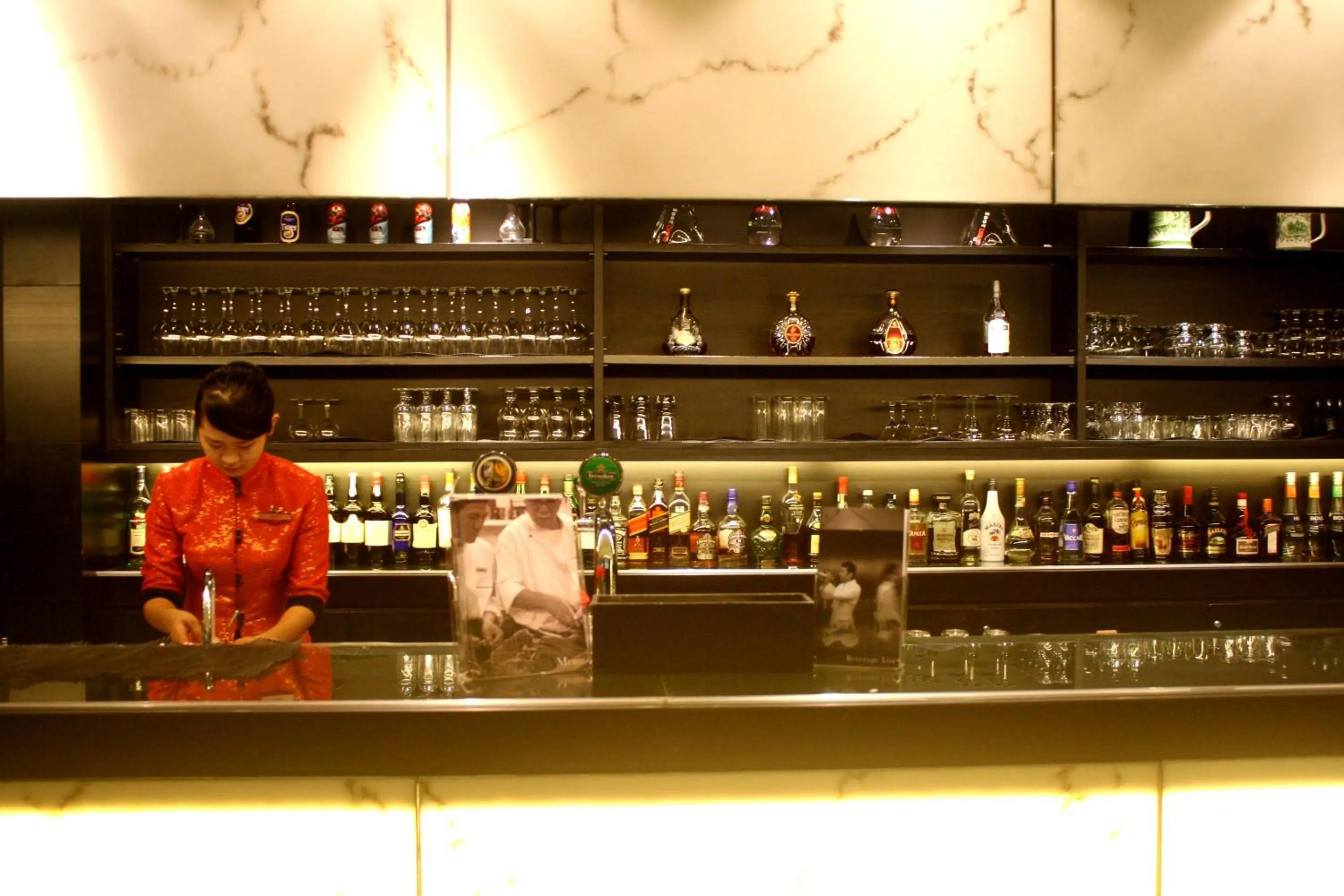 Lounge or bar in Concorde Hotel Singapore