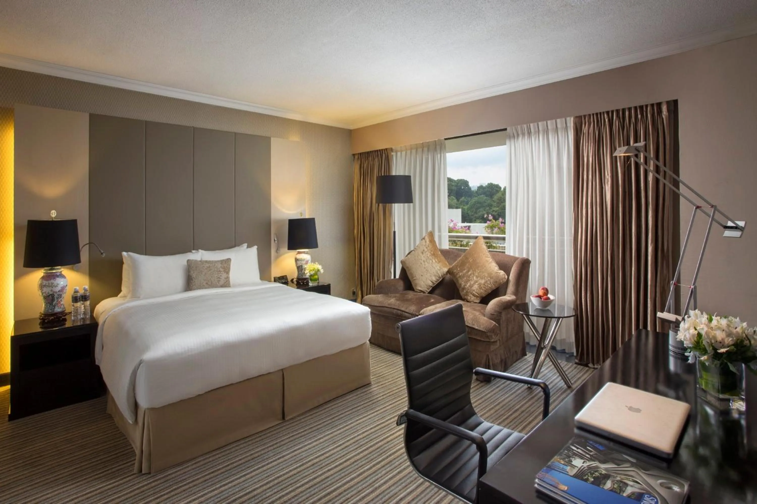 Bedroom, Bed in Concorde Hotel Singapore