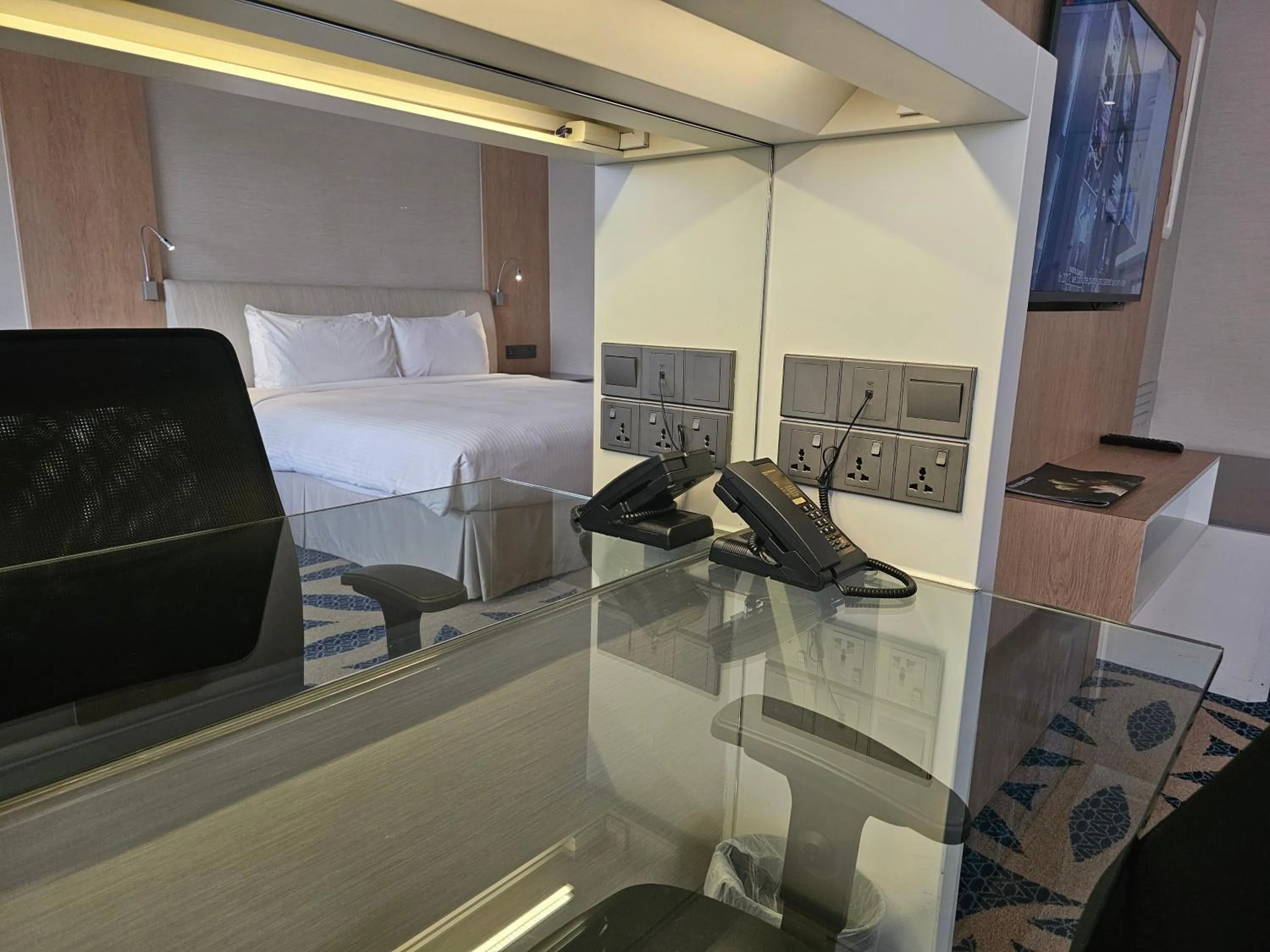 Bed in Concorde Hotel Singapore