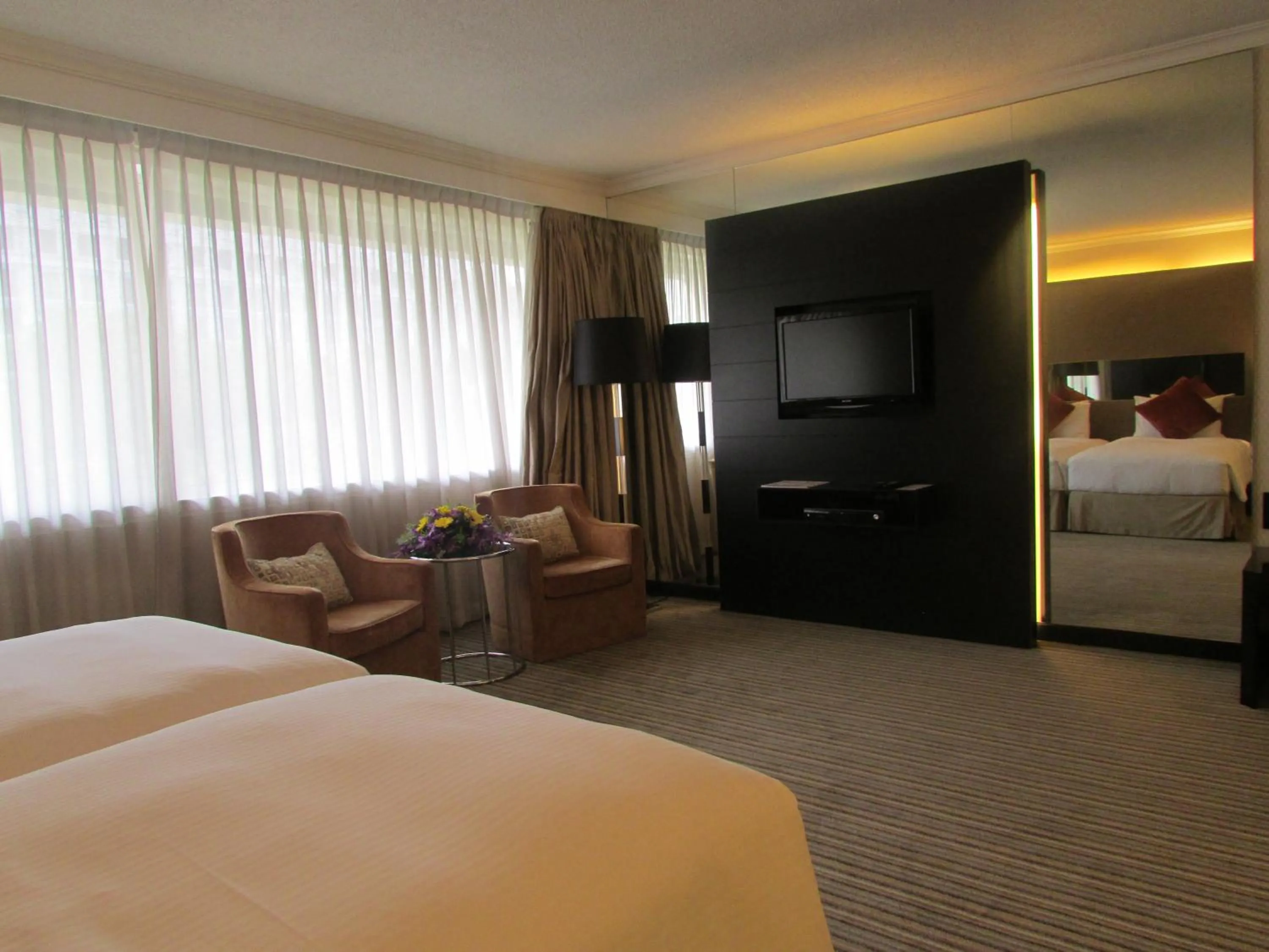 Bedroom, Bed in Concorde Hotel Singapore