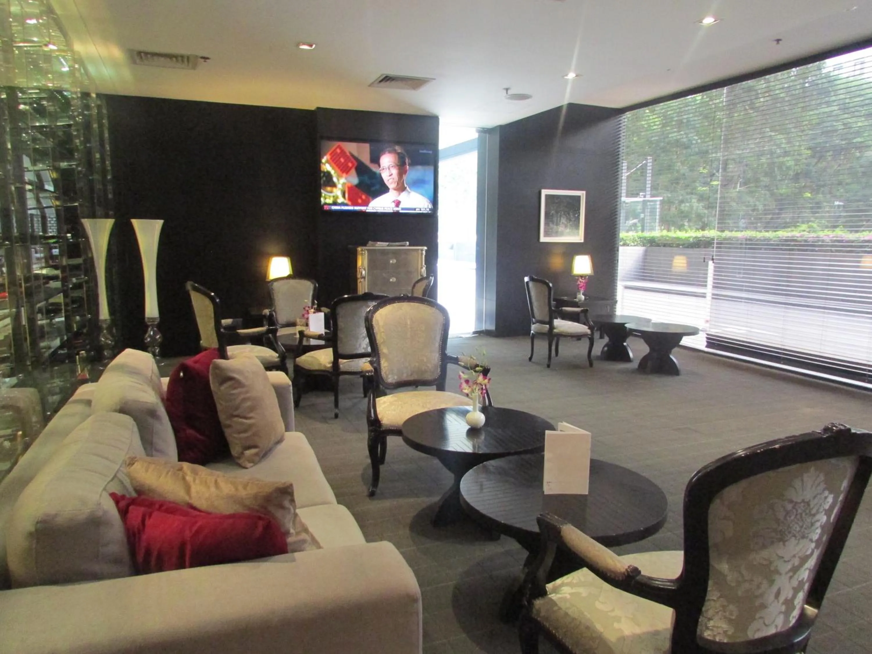 Lounge or bar in Concorde Hotel Singapore